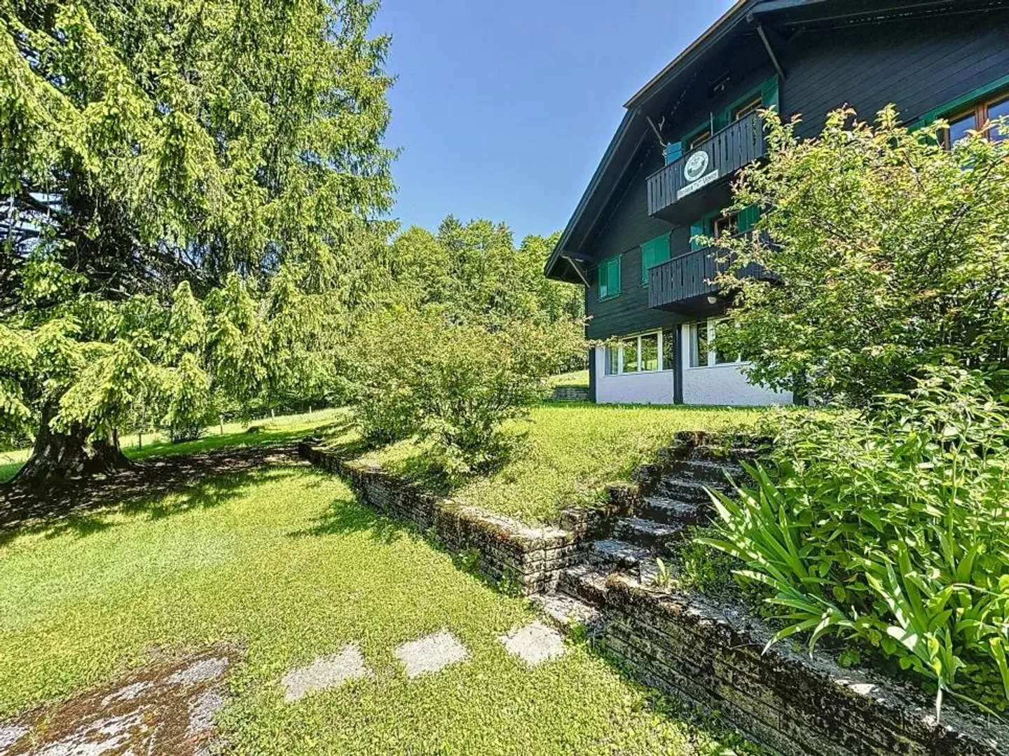 Charmantes Chalet mit Renovierungspotenzial - Foto 2 von 17