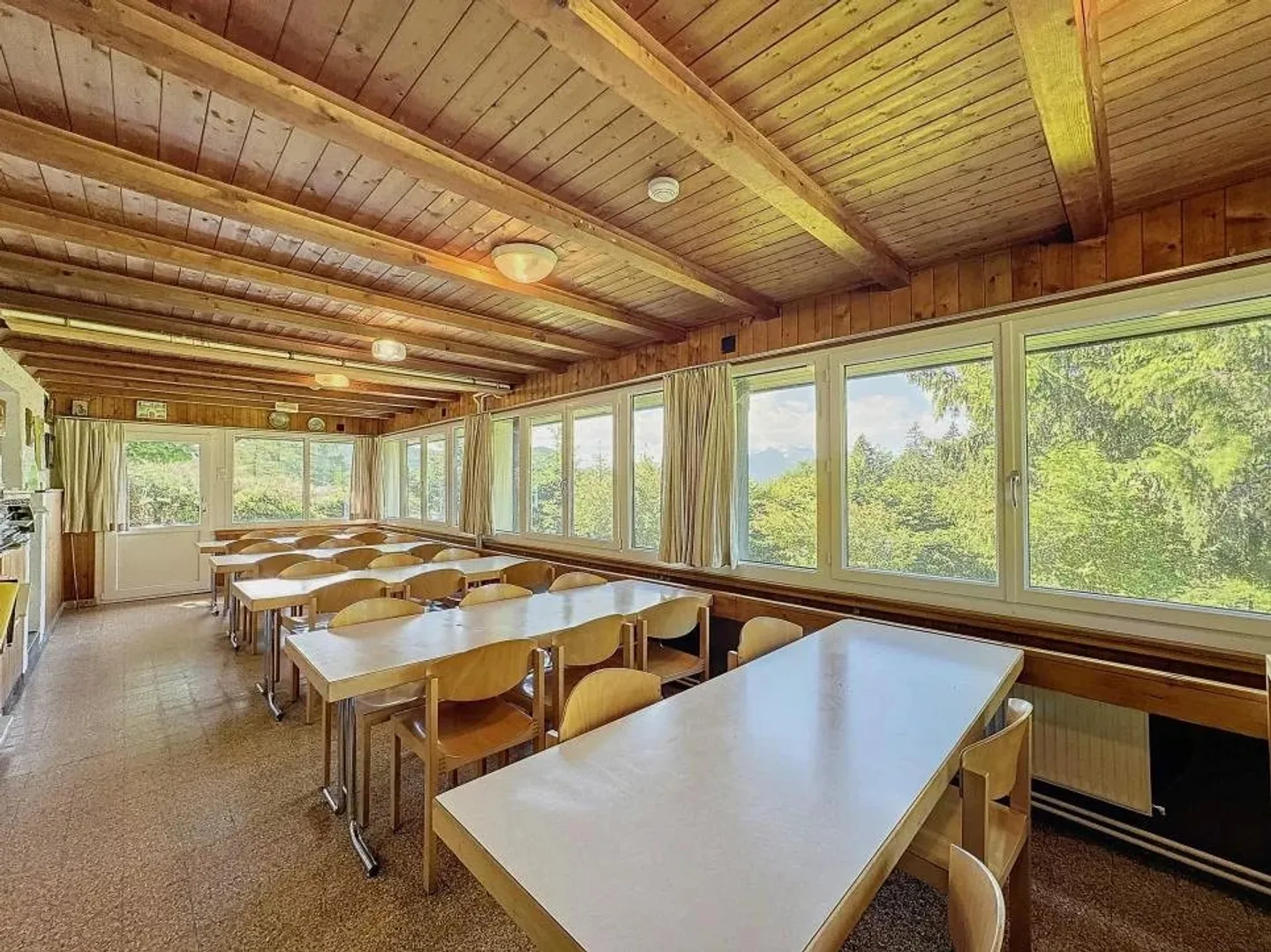 Charmantes Chalet mit Renovierungspotenzial - Foto 3 von 17