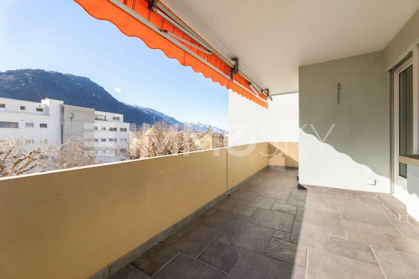 Charmante Wohnung mit Bergblick - Foto 2 von 5