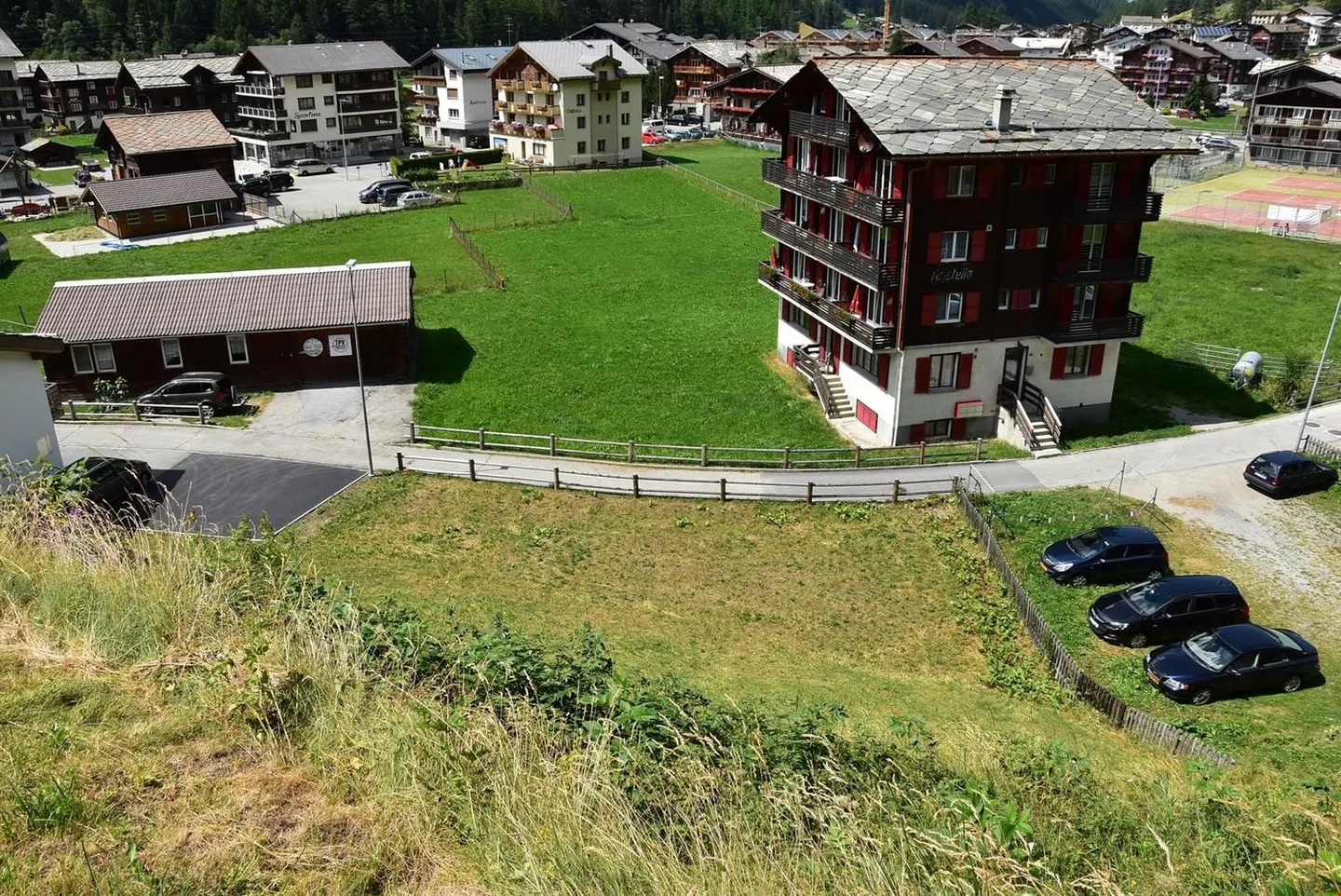 Terrain à bâtir dans un emplacement central et élevé à Saas-Grund - Photo 1 sur 5
