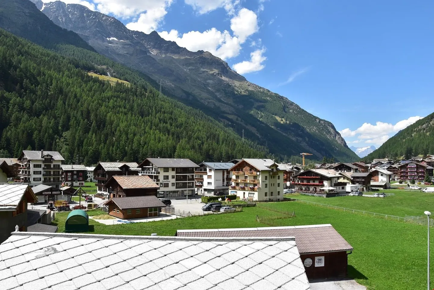Terrain à bâtir dans un emplacement central et élevé à Saas-Grund - Photo 2 sur 5