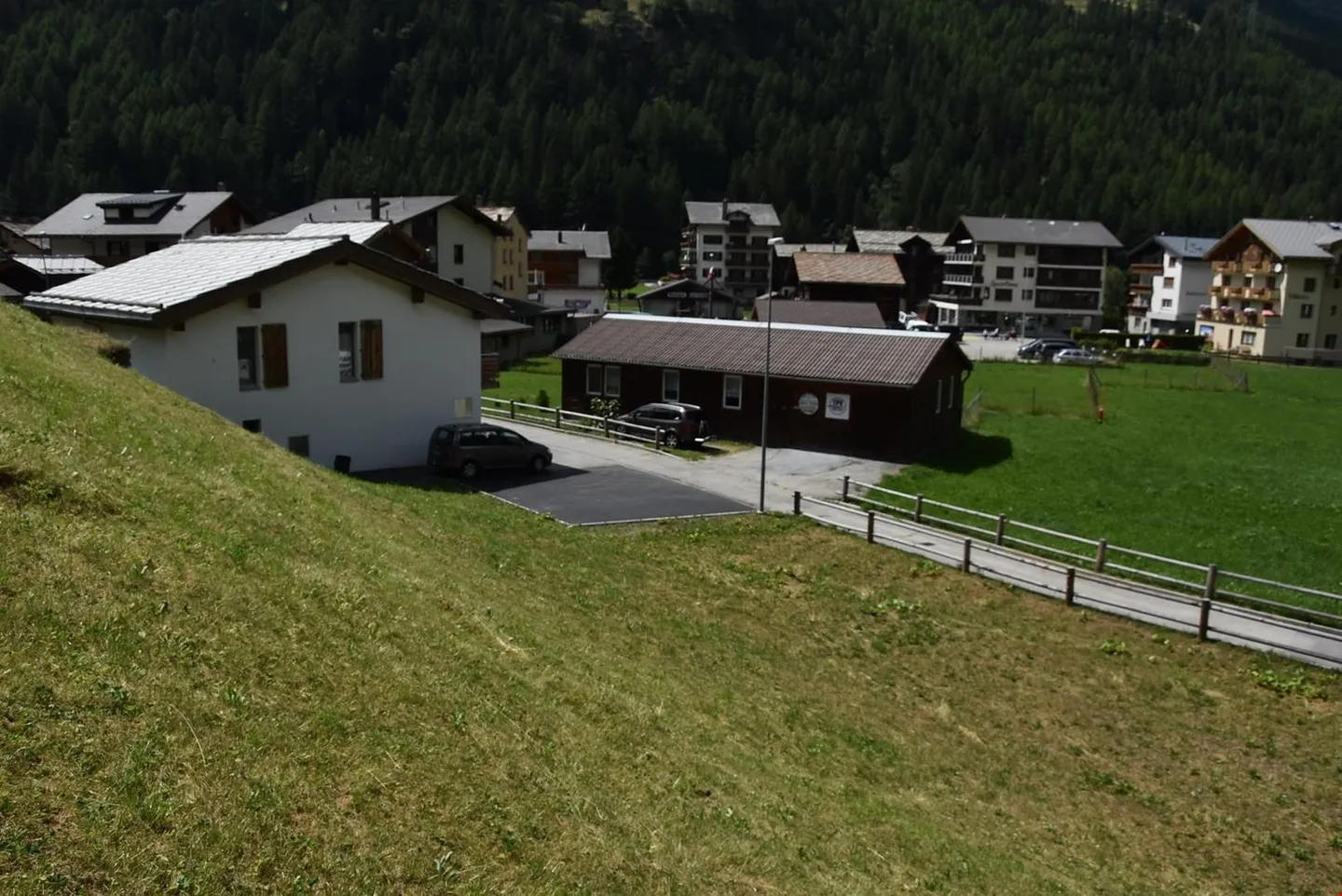 Terrain à bâtir dans un emplacement central et élevé à Saas-Grund - Photo 3 sur 5