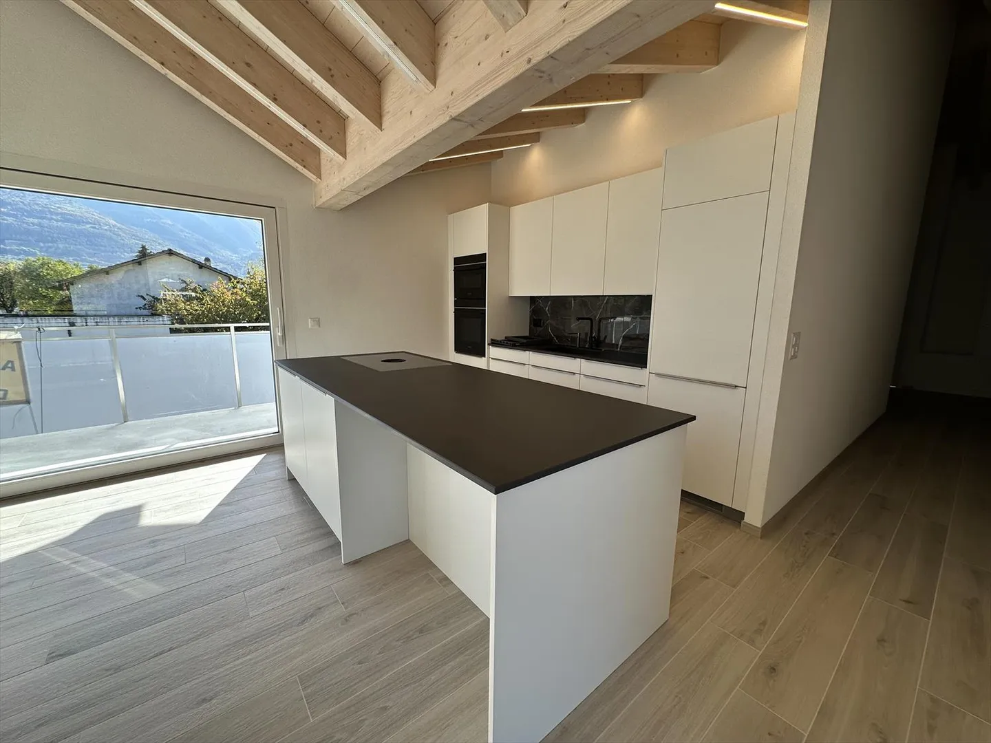 Attic 5.5 rooms - Photo 4 of 18