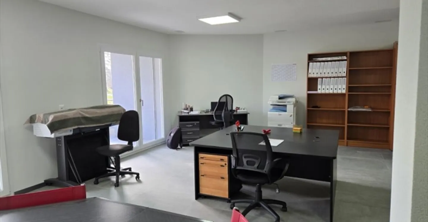 Immeuble mixte à louer - Photo 2 sur 6