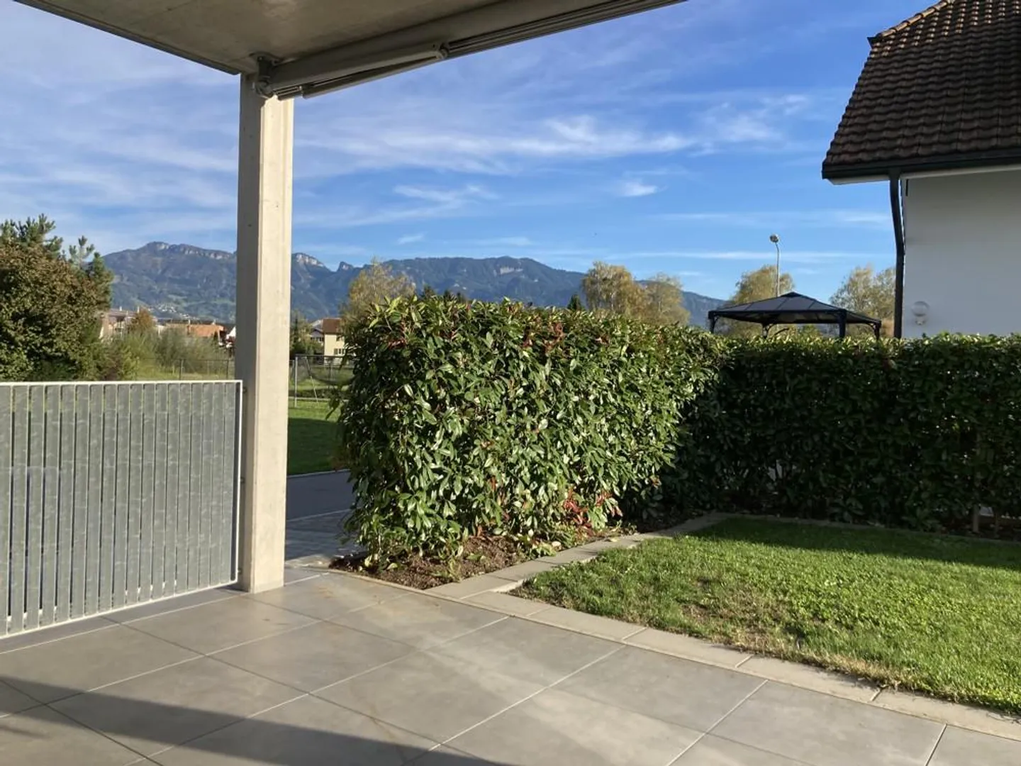 Magnifique appartement de jardin 2.5 pièces - Photo 3 sur 9