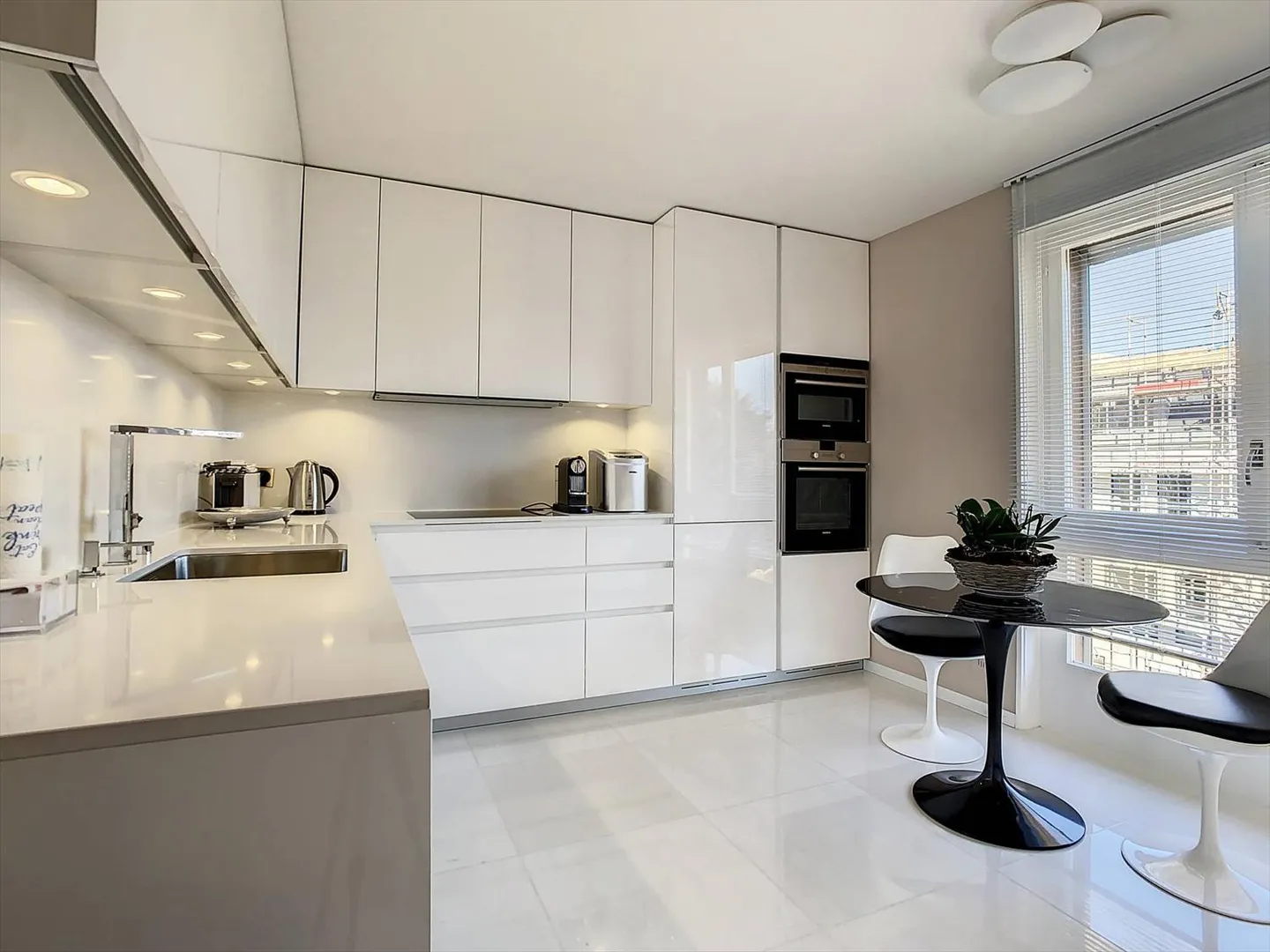 Attico contemporaneo a un attimo dal lago - Foto 4 di 10