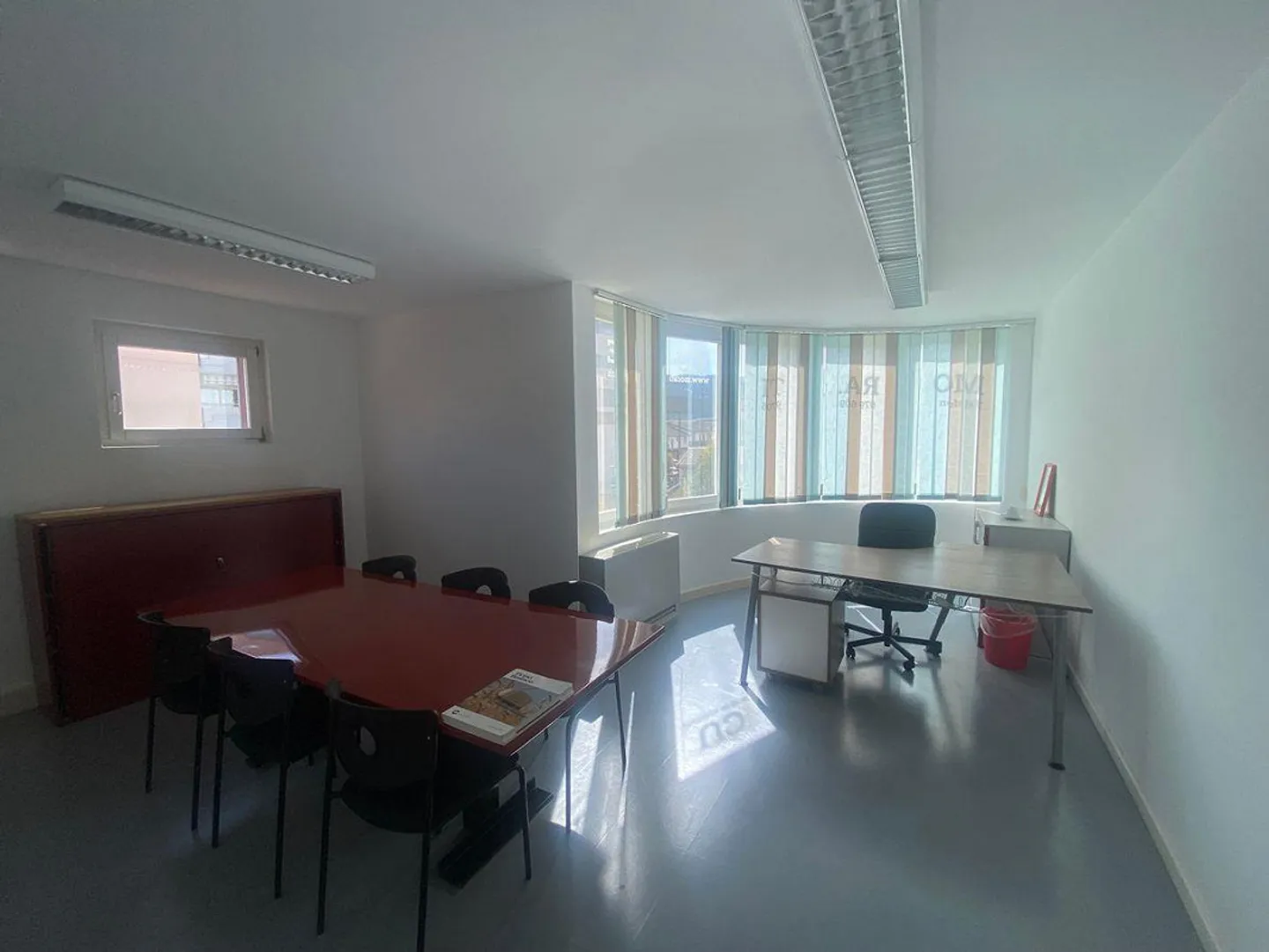 Agno - Möbliertes Büro zur Miete ? 2,5 Zimmer, 75 m² mit Terrasse... - Foto 3 von 4