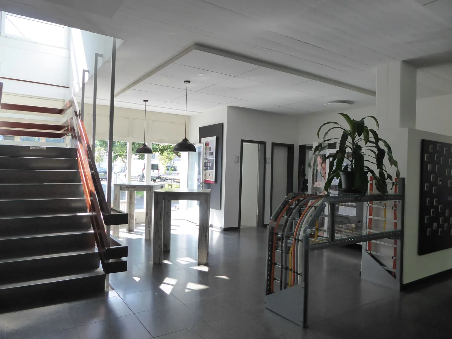Uffici e spazi commerciali in una posizione ben collegata - Foto 7 di 13