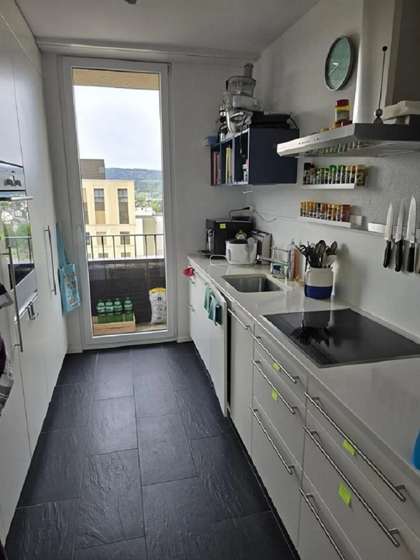 Appartement 2,5 pièces à Uster avec balcon - Photo 2 sur 7