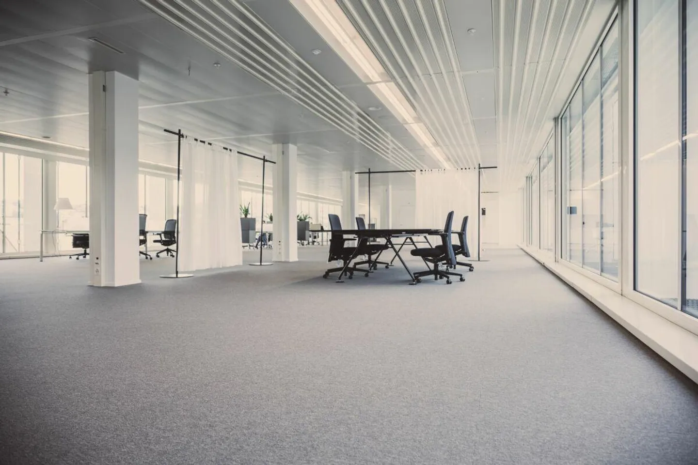 Ikonisches Bürogebäude in Zürich - Foto 2 von 13