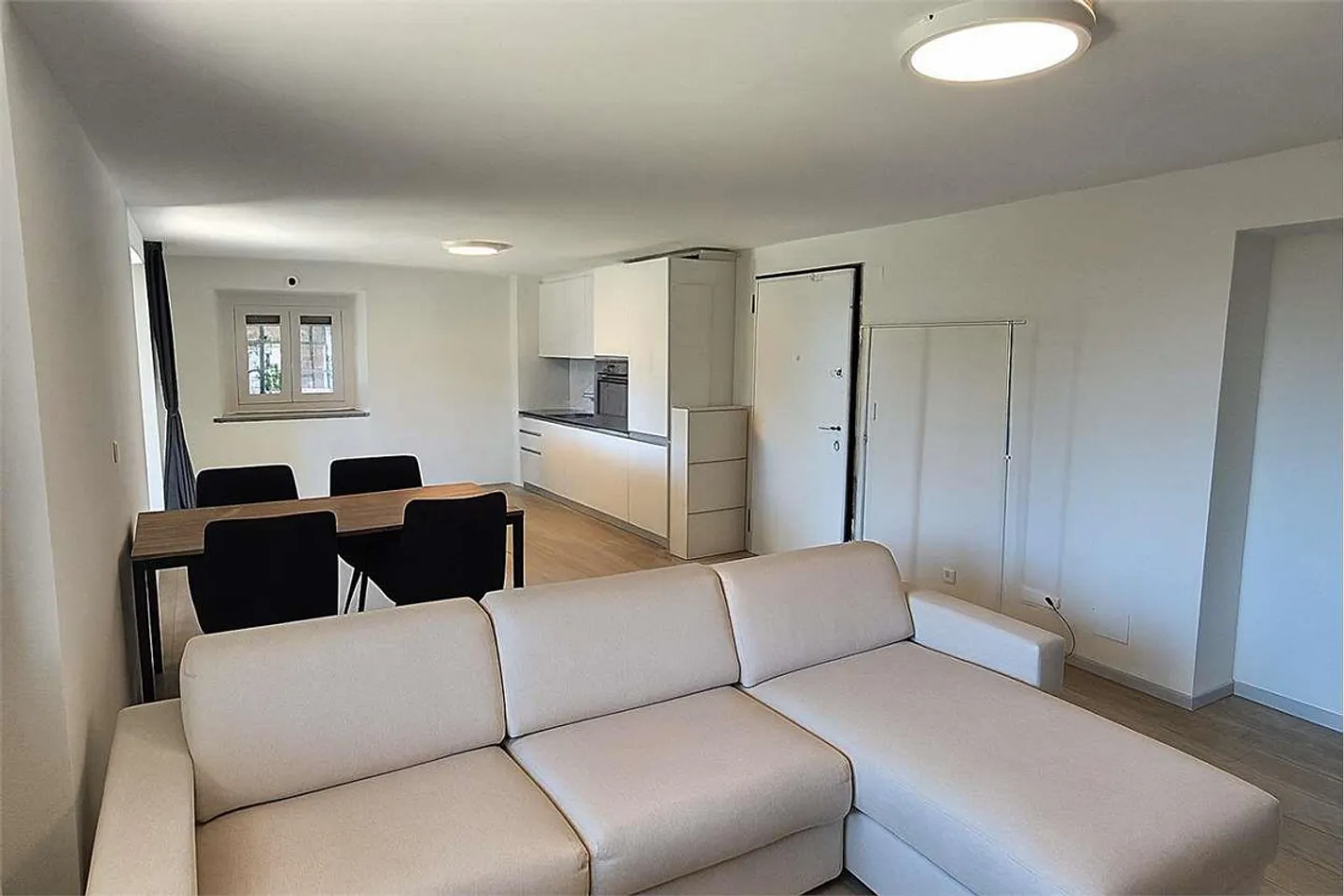 2.5-room apartment in the station area with a large terrace - Photo 1 of 8