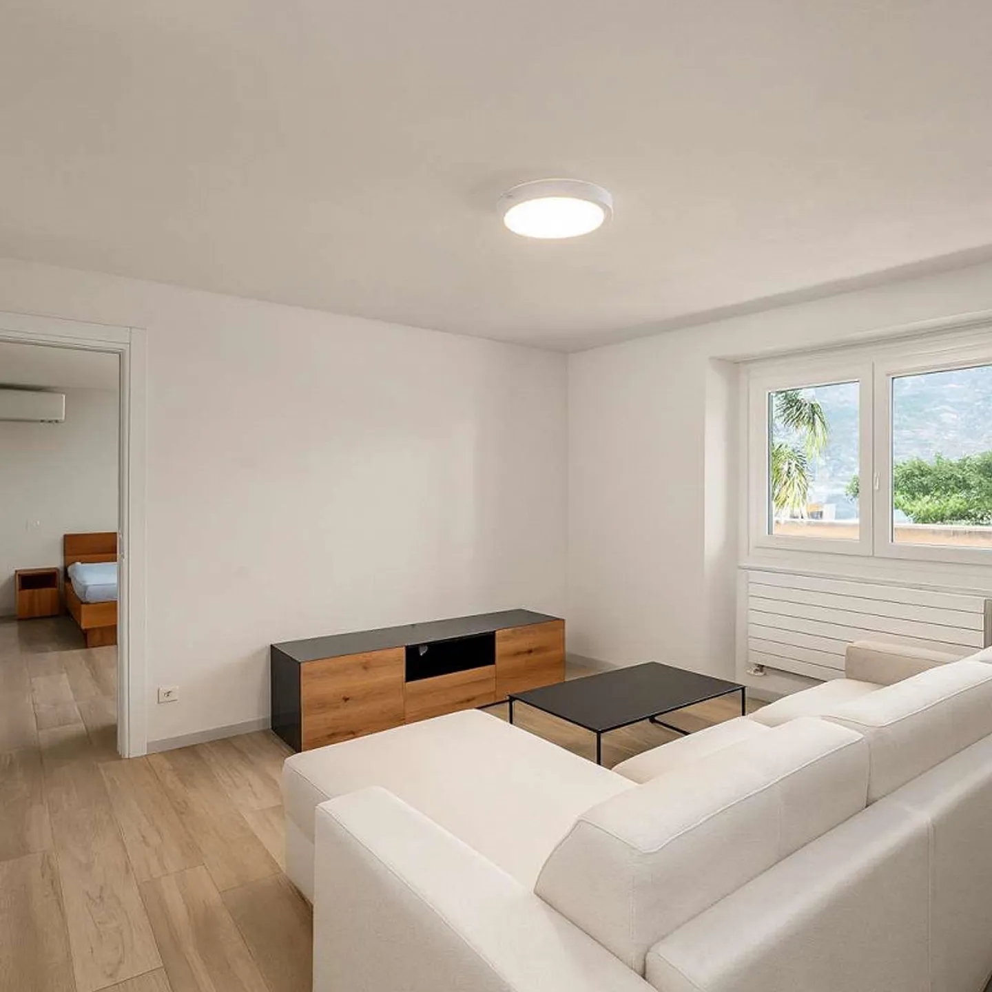 2.5-room apartment in the station area with a large terrace - Photo 2 of 8