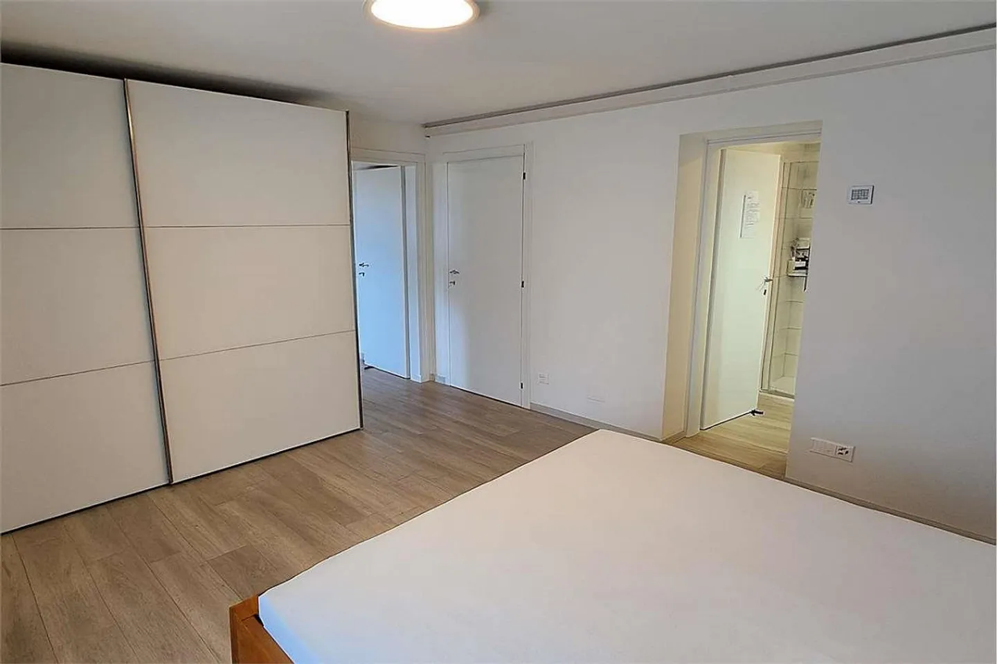 2.5-room apartment in the station area with a large terrace - Photo 4 of 8