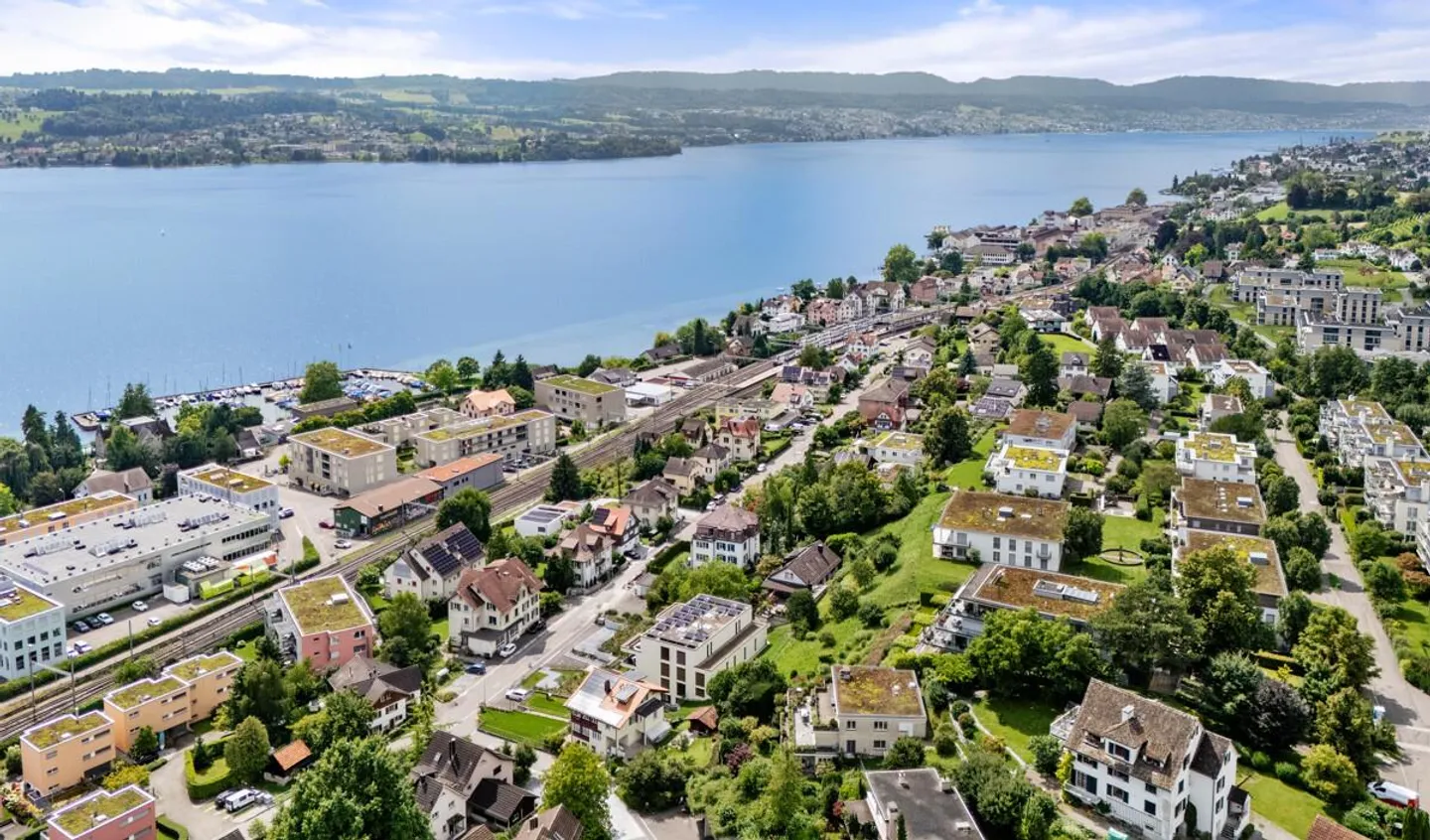 Männedorf : Appartement en copropriété avec vue sur le lac et potentiel d'aménagement - Photo 4 sur 5