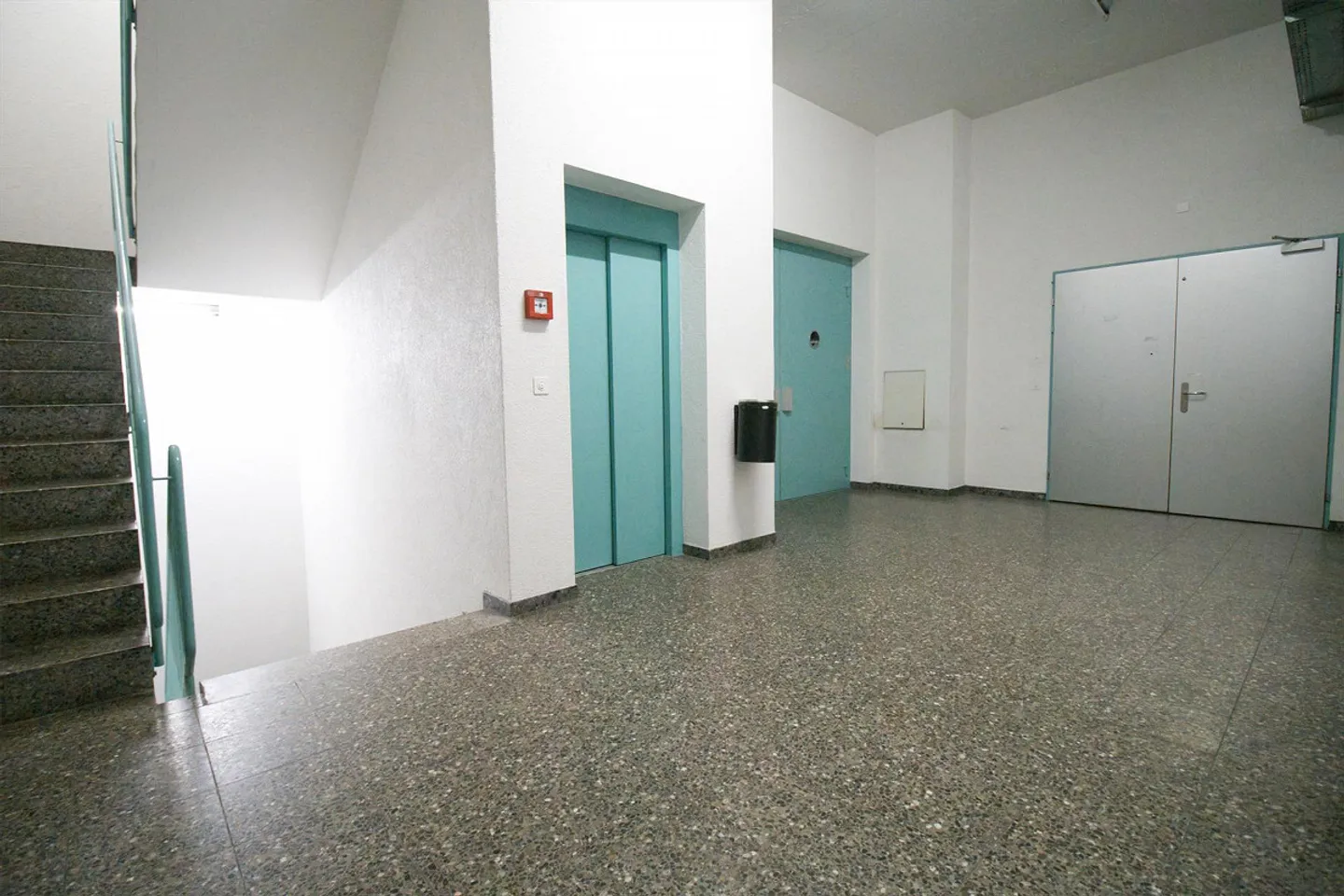 Bright, fully developed office and commercial spaces at a top price! - Photo 2 of 16