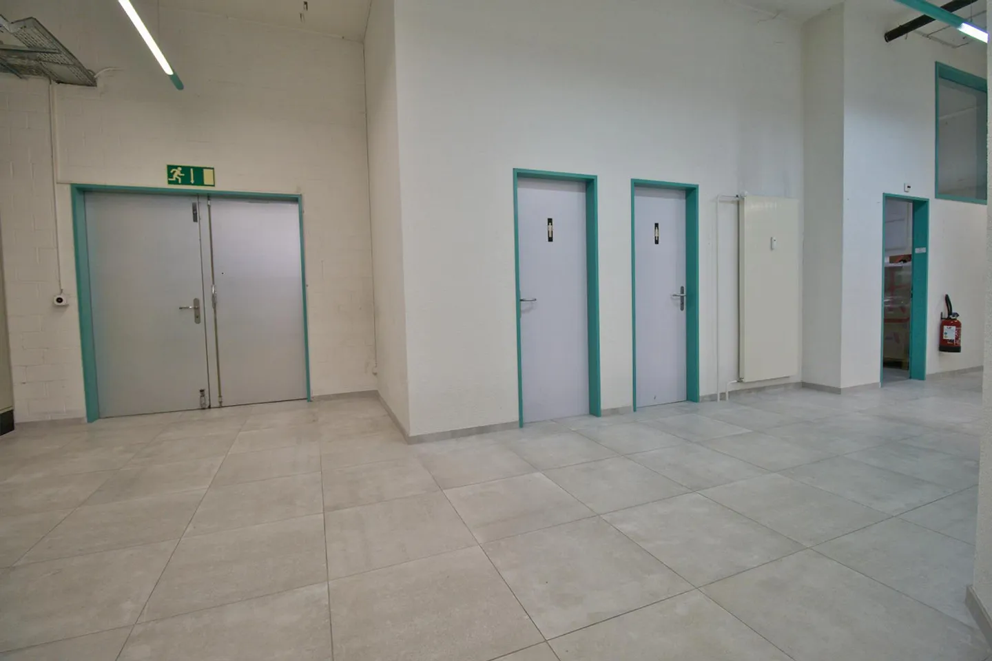 Bright, fully developed office and commercial spaces at a top price! - Photo 3 of 16