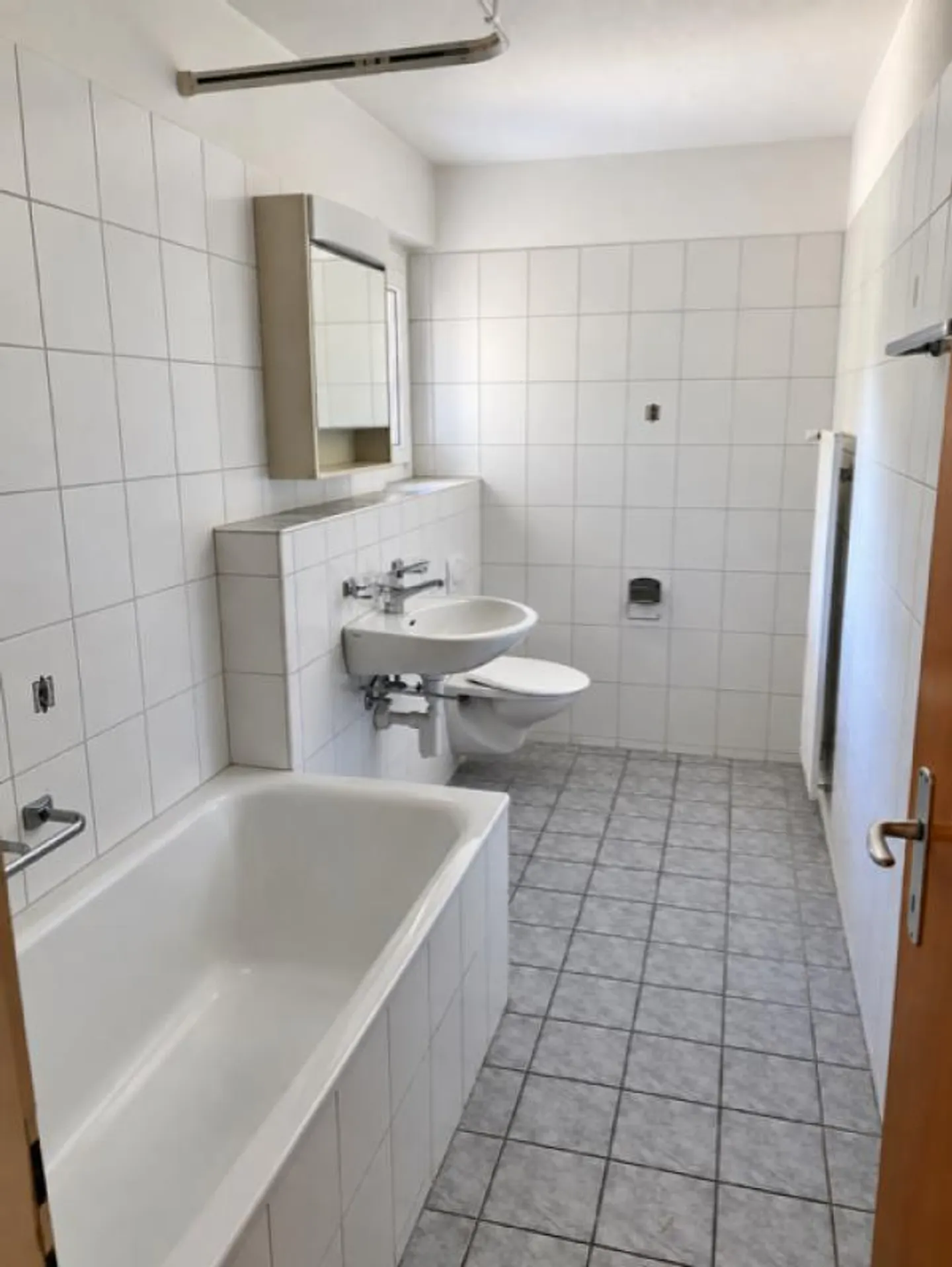 Appartement spacieux et lumineux de 2,5 pièces au rez-de-chaussée avec un coin salon... - Photo 5 sur 5