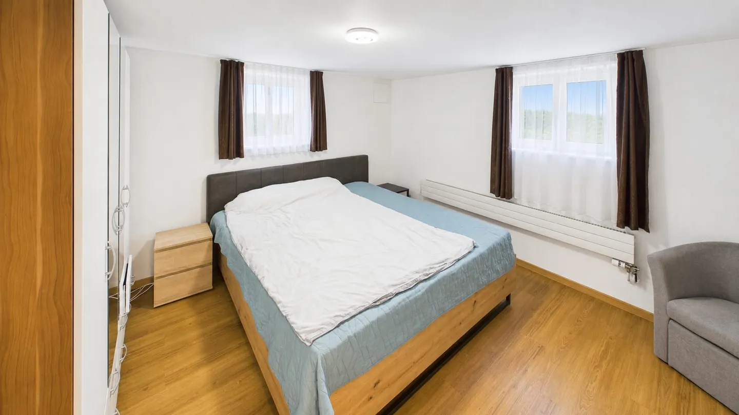 2 Häuser mit 8-Zimmer und grosser Terrasse in Kollbrunn zu verkaufen - Foto 10 di 13