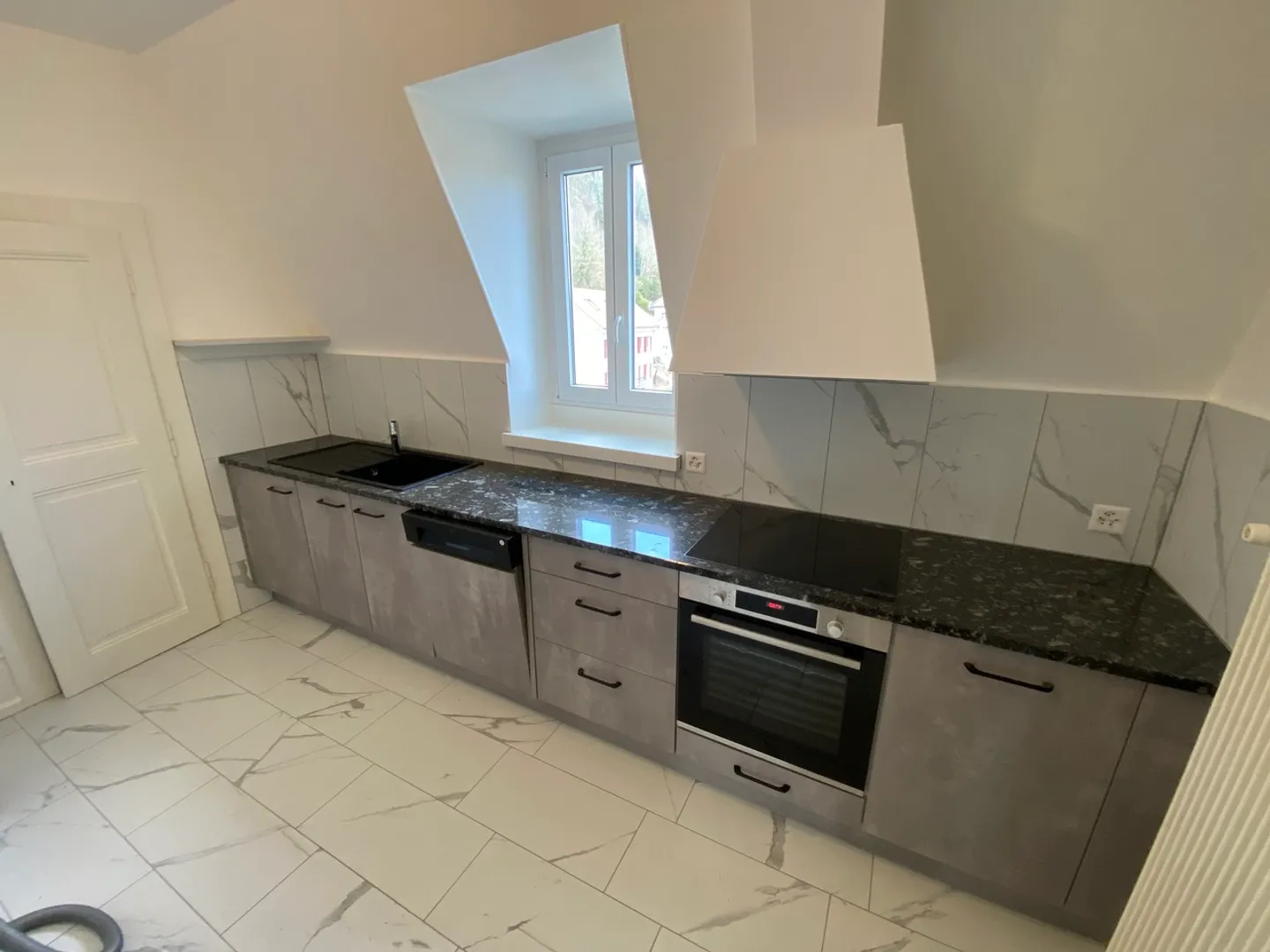Residential building - Photo 11 of 26