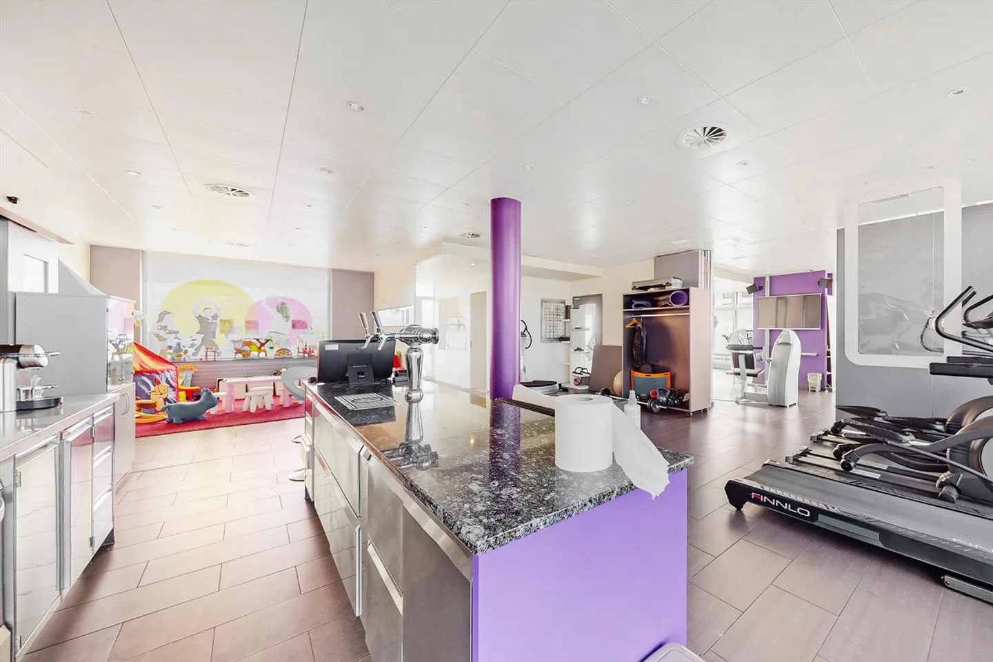 236m² - Versatile Commercial Space - Limited until Early... - Photo 3 of 11