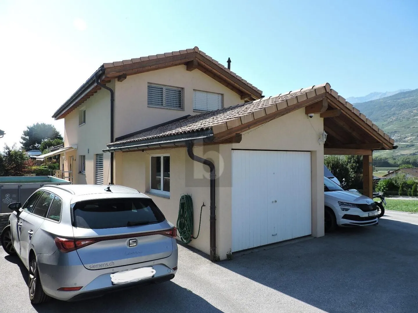 MODERNE, LUMINEUX, VUE MONTAGNES AVEC JACUZZI - Photo 2 sur 6