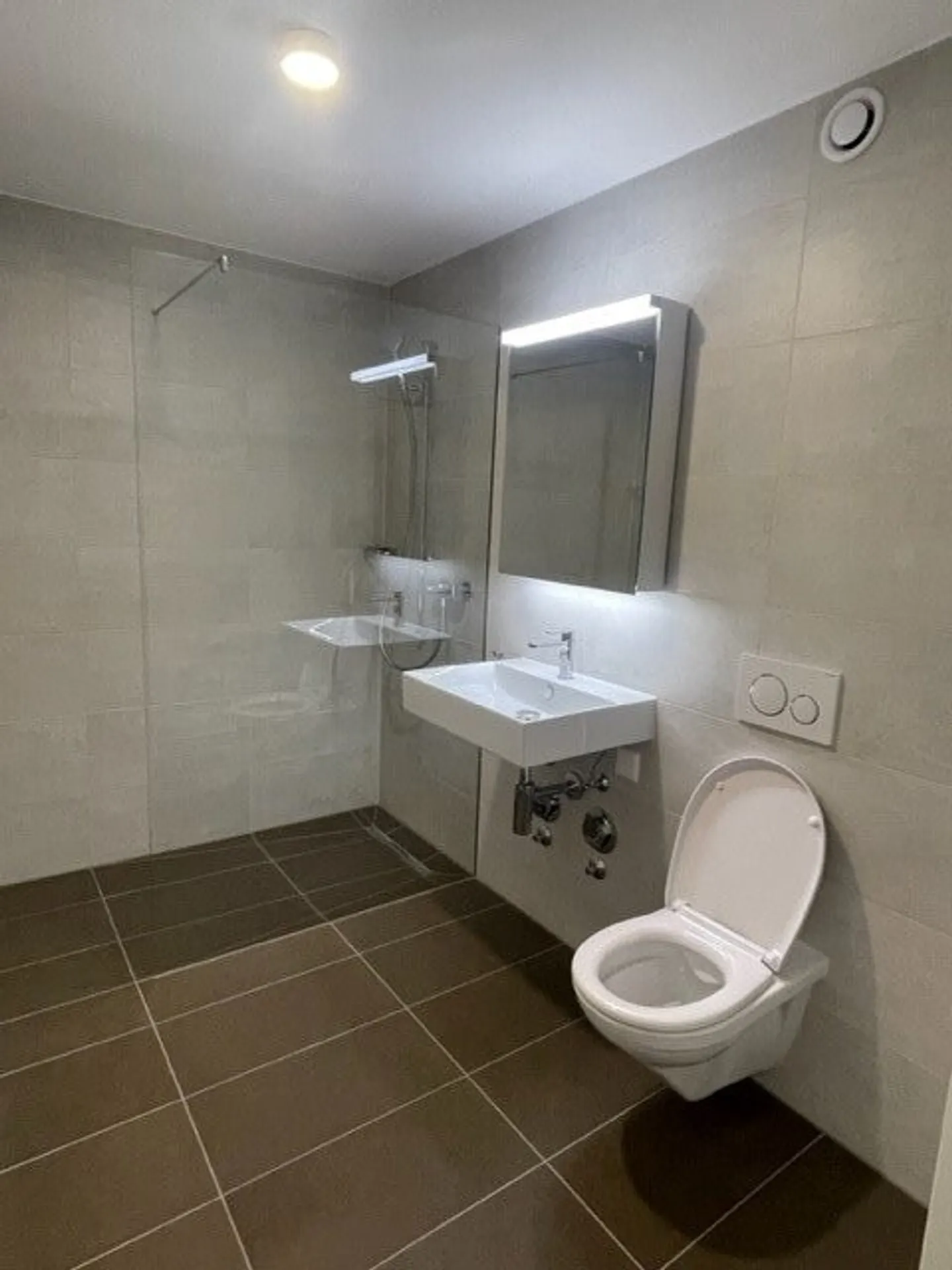 Moderne 4.5-Zimmer-Wohnung zur Miete in zentraler Lage - Foto 6 von 6