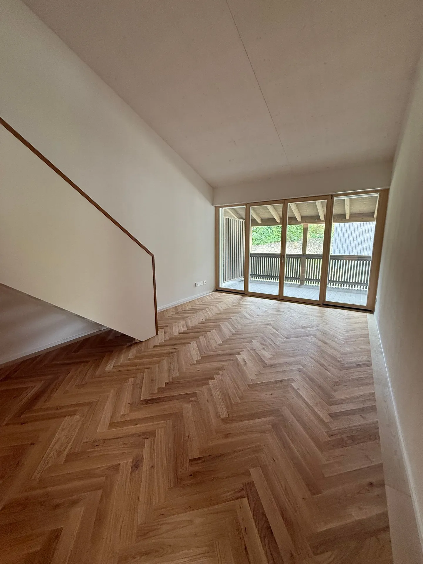 Moderno appartamento duplex di 4,5 stanze in una posizione tranquilla a Blauen - Foto 5 di 19