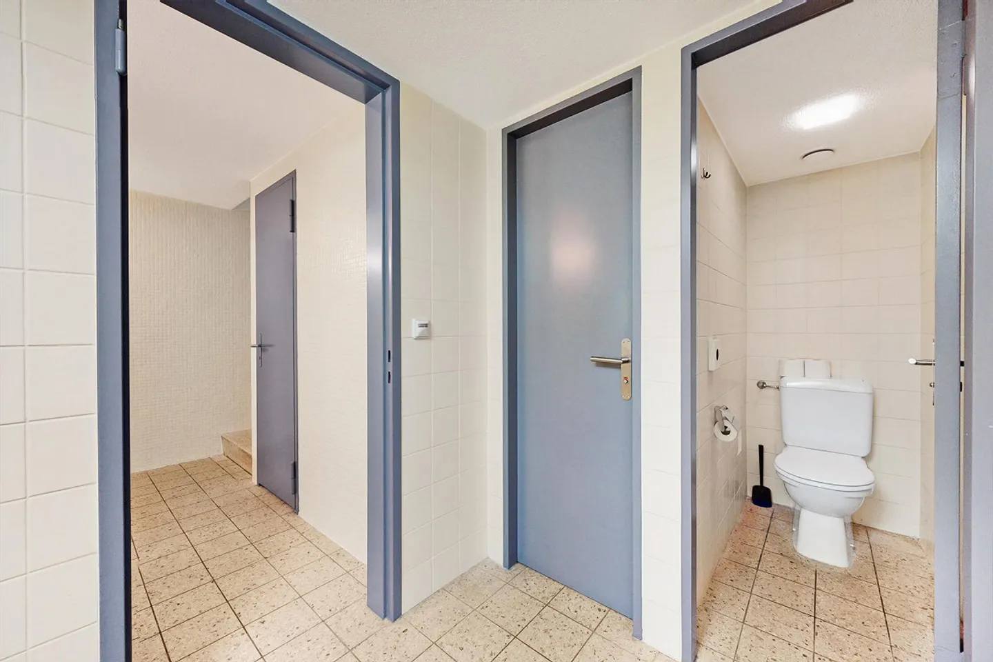 236m² - Versatile Commercial Space - Limited until Early... - Photo 10 of 11