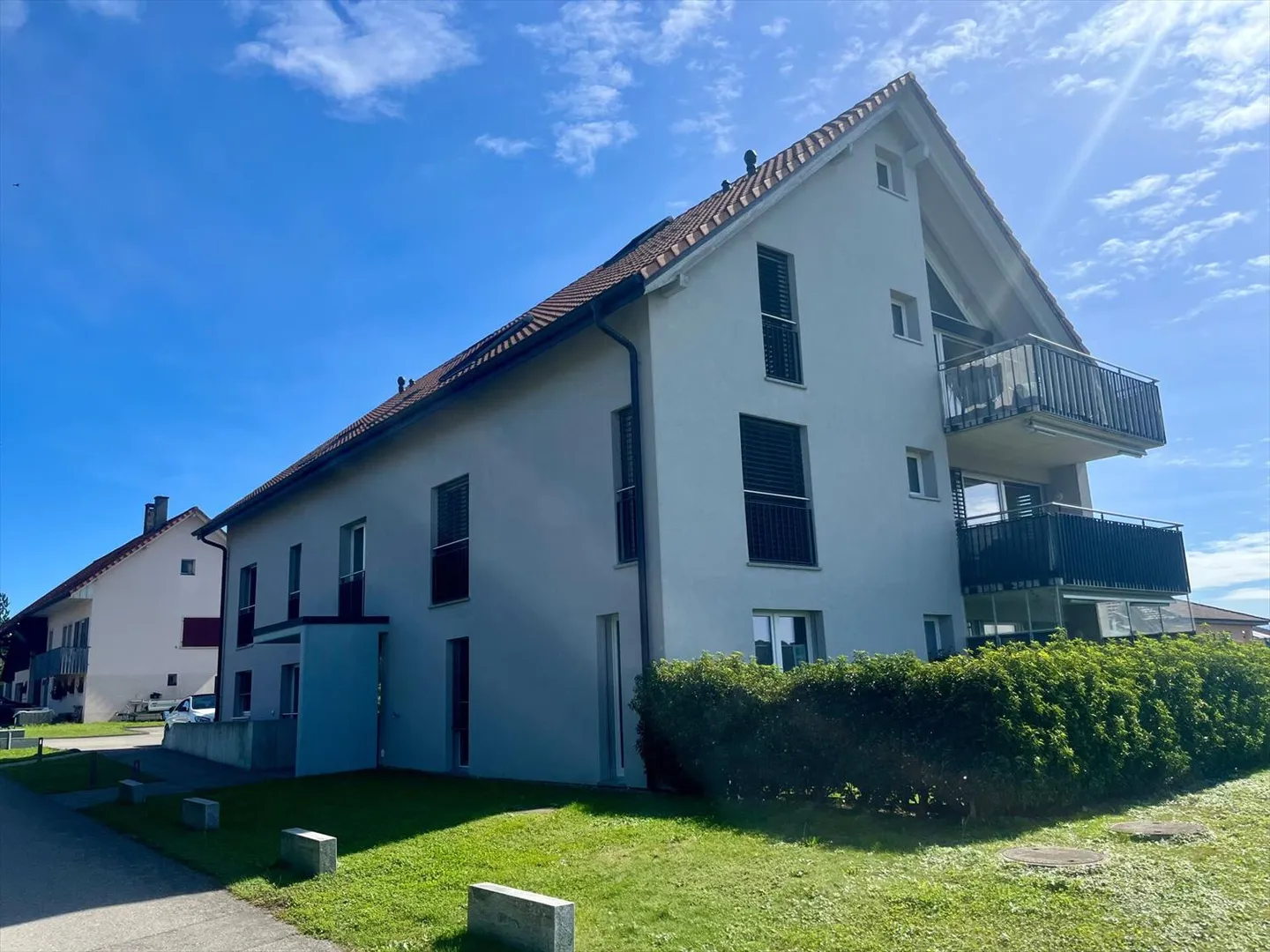 Appartement lumineux de 3,5 pièces avec balcon confortable - Photo 1 sur 9