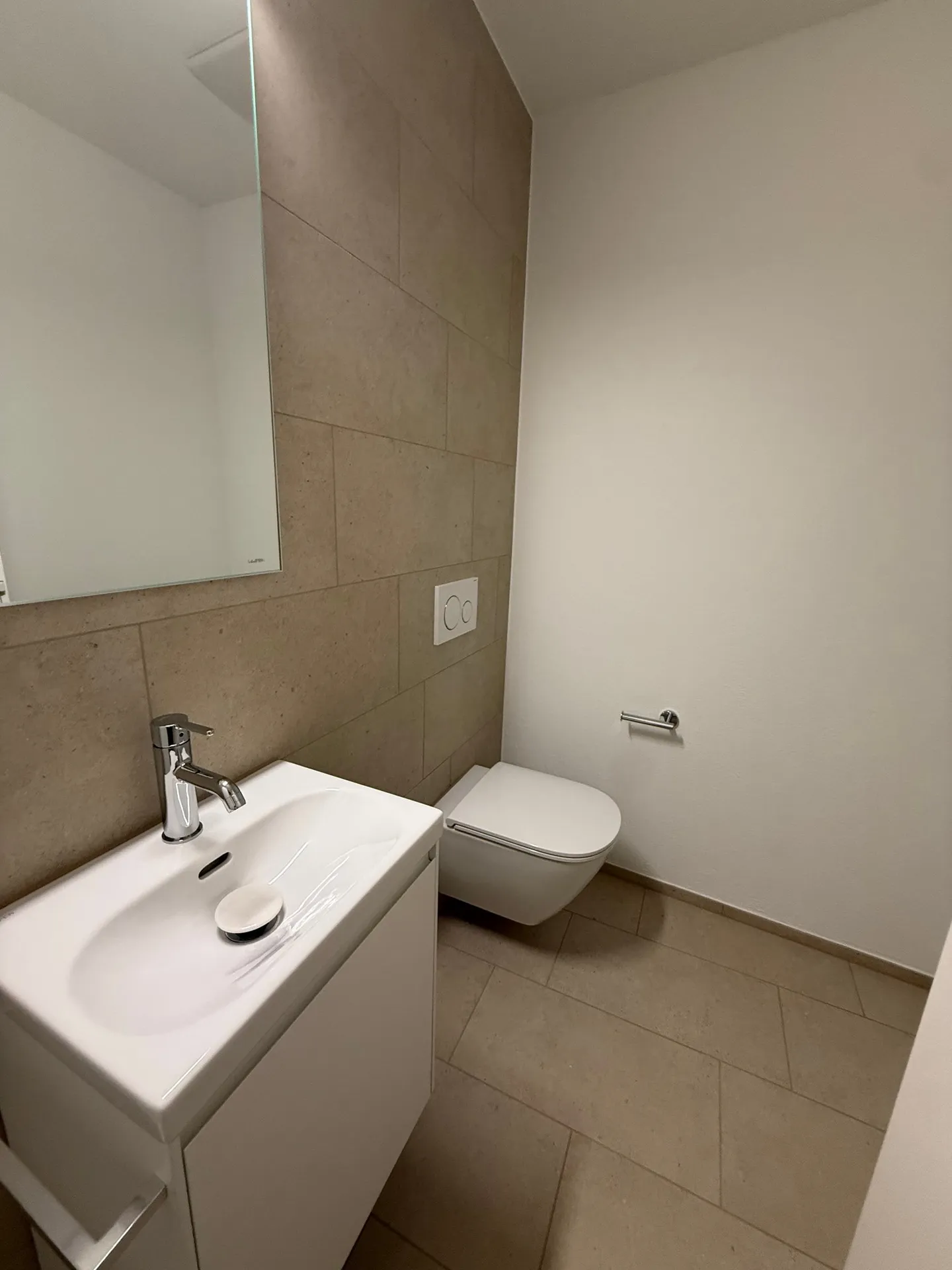 Moderno appartamento duplex di 4,5 stanze in una posizione tranquilla a Blauen - Foto 12 di 19