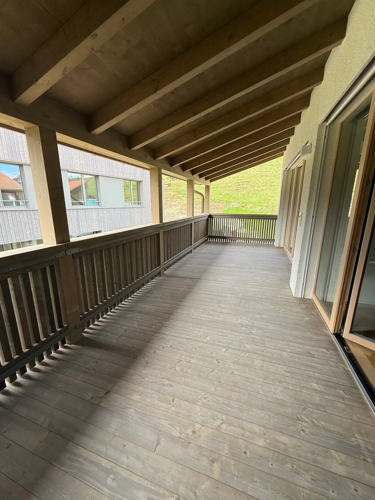 Moderno appartamento duplex di 4,5 stanze in una posizione tranquilla a Blauen - Foto 14 di 19