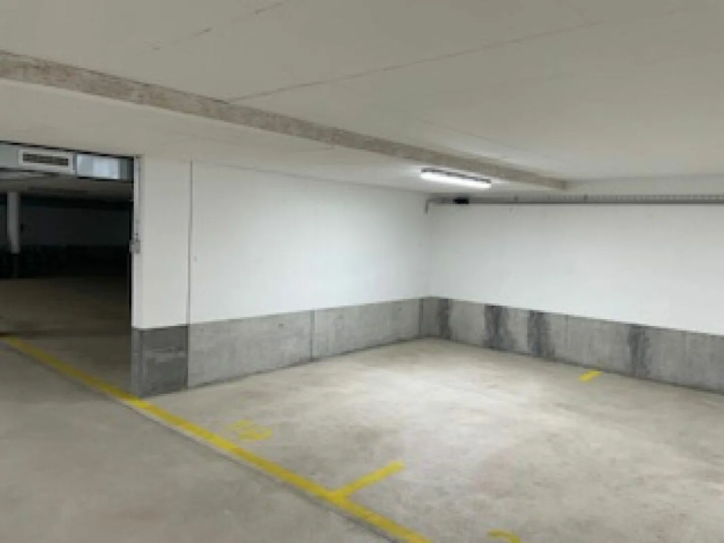 Parking space in the underground garage in Losone - Photo 3 of 4