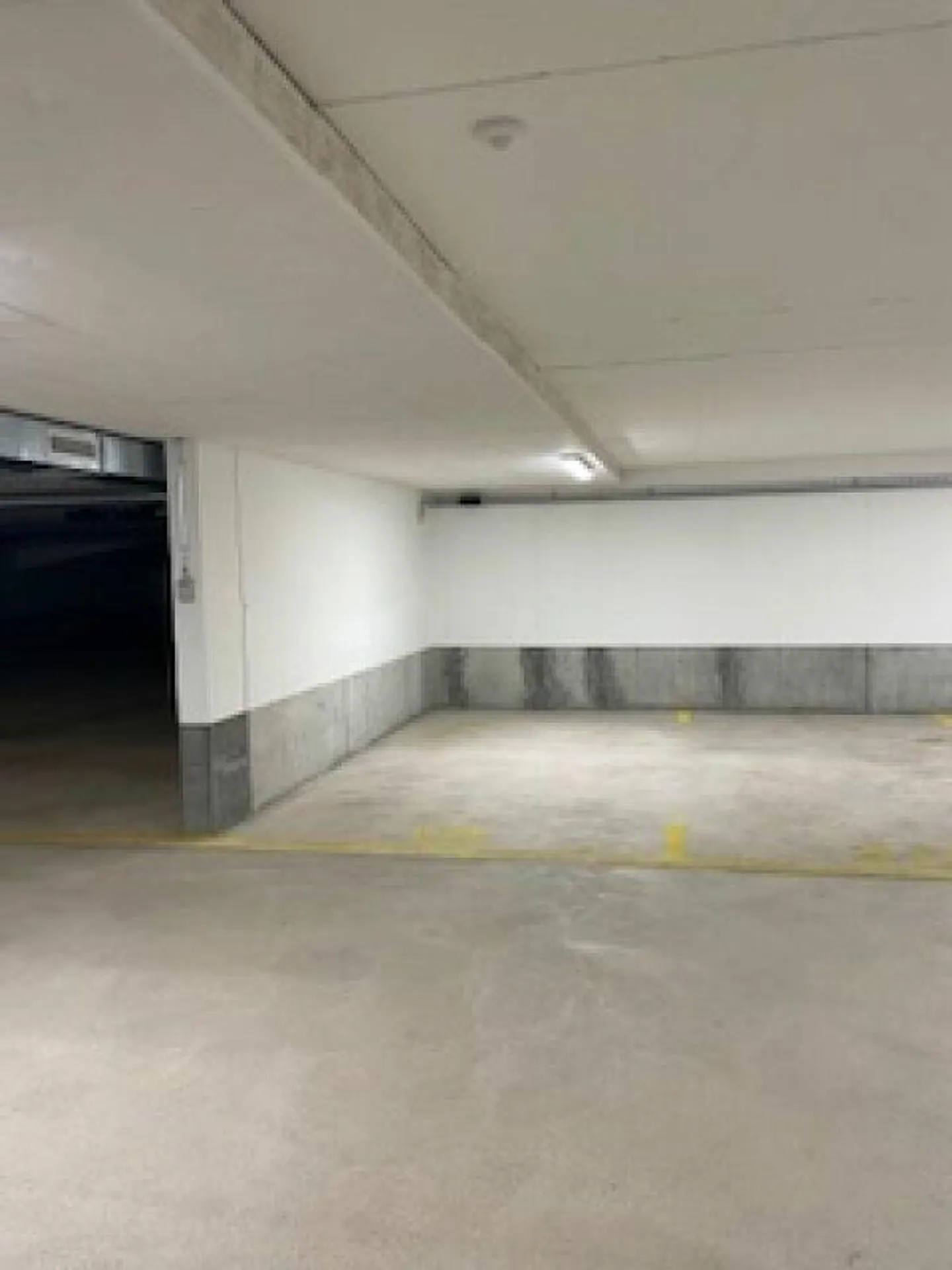 Parking space in the underground garage in Losone - Photo 4 of 4