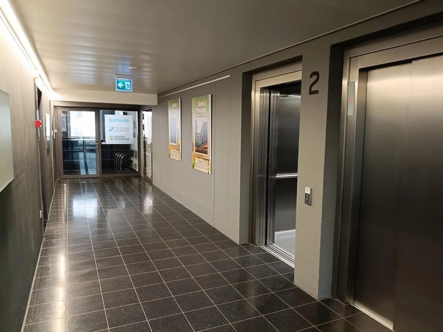 Ufficio luminoso con vista sul Reno in una bella comunità di uffici - Foto 2 di 8