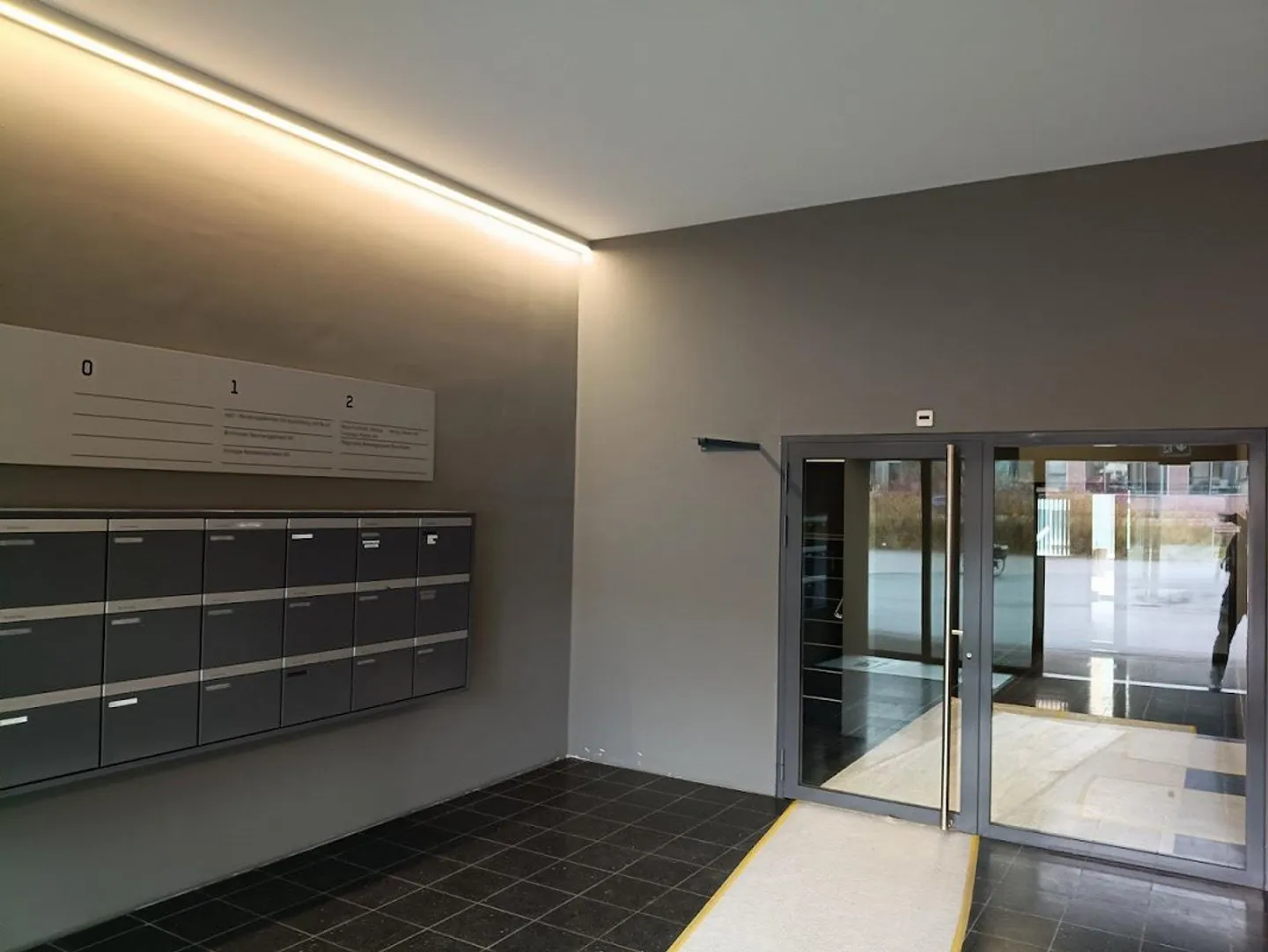 Ufficio luminoso con vista sul Reno in una bella comunità di uffici - Foto 1 di 8