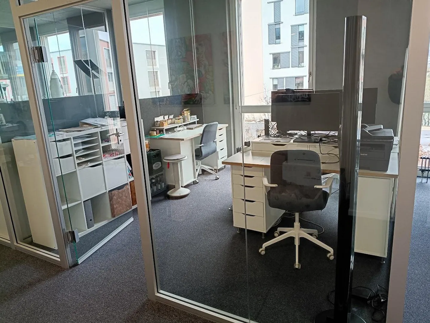 Ufficio luminoso con vista sul Reno in una bella comunità di uffici - Foto 7 di 8