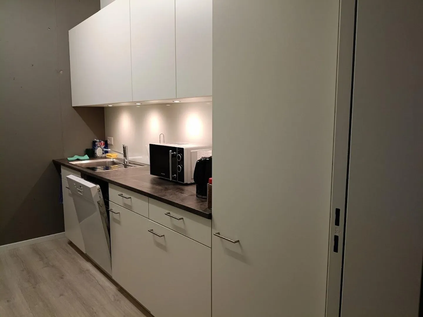 Ufficio luminoso con vista sul Reno in una bella comunità di uffici - Foto 8 di 8