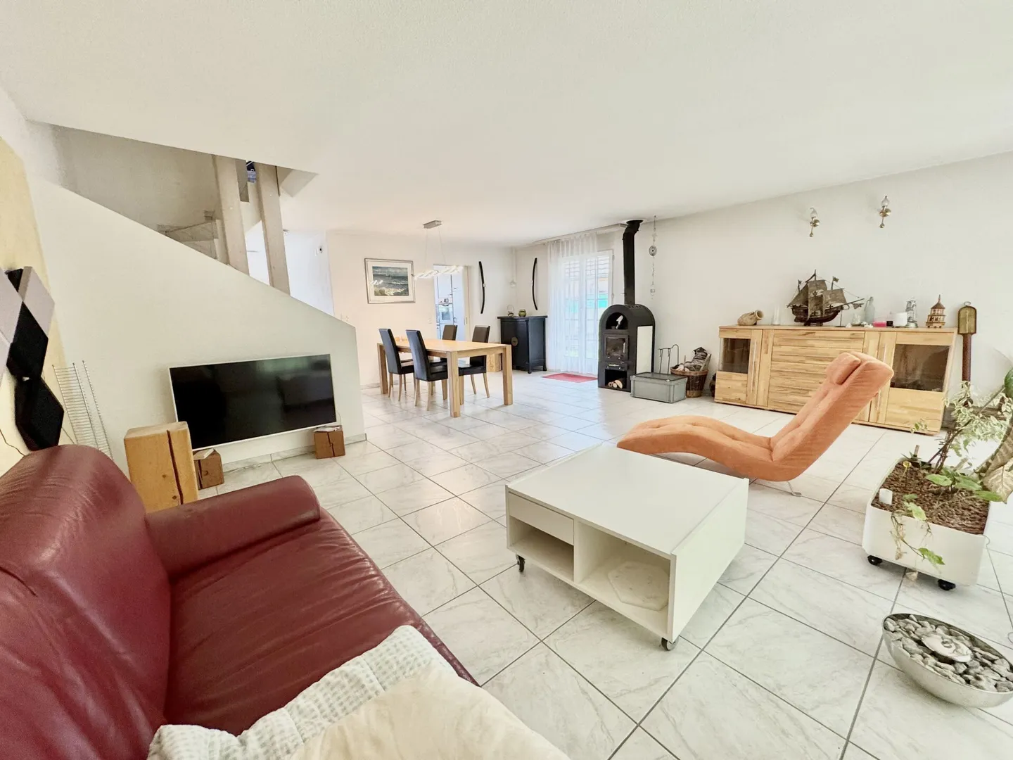 Occasione unica - Casa familiare bifamiliare ben tenuta in una tranquilla strada senza uscita con vista - Foto 6 di 14