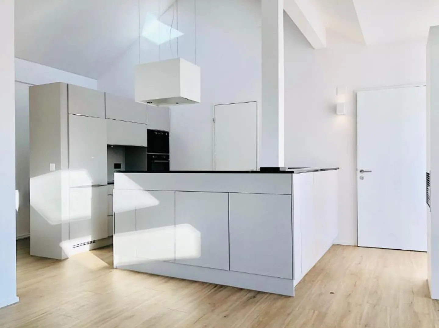 Modern & Central Penthouse Apartment with View - Photo 1 of 10