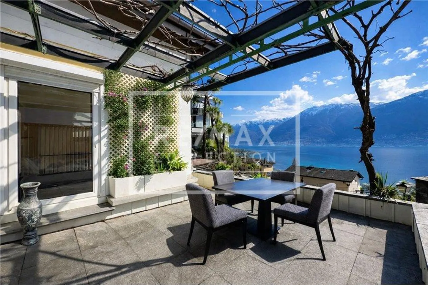 Charming house with lake view in a privileged location in Ascona - Photo 1 of 13