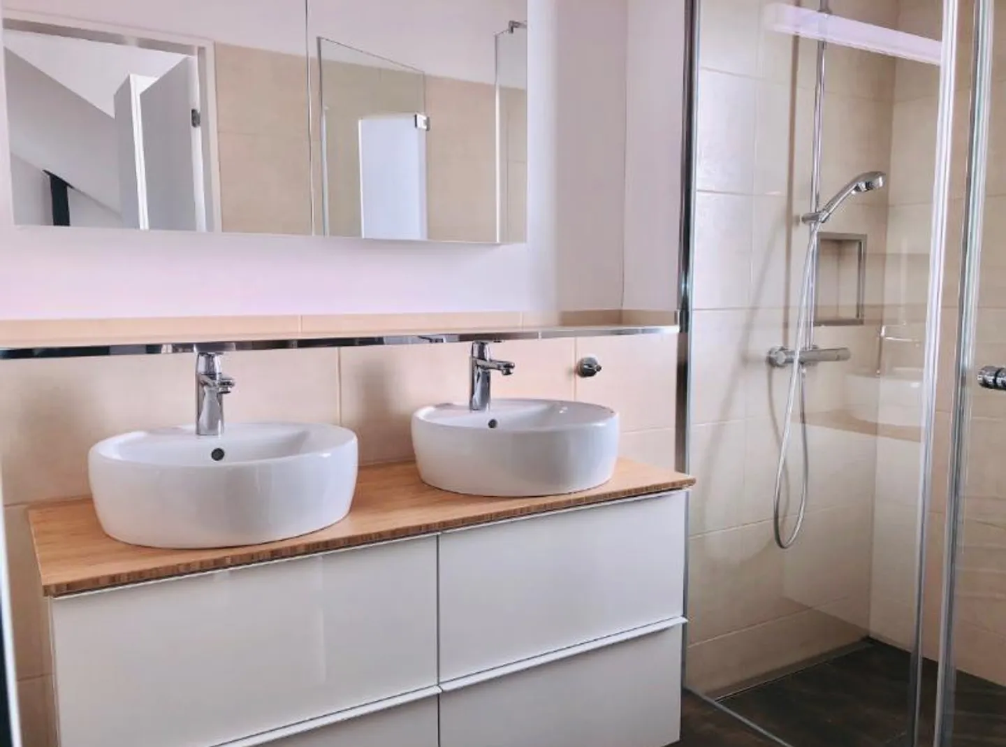 Modern & Central Penthouse Apartment with View - Photo 2 of 10