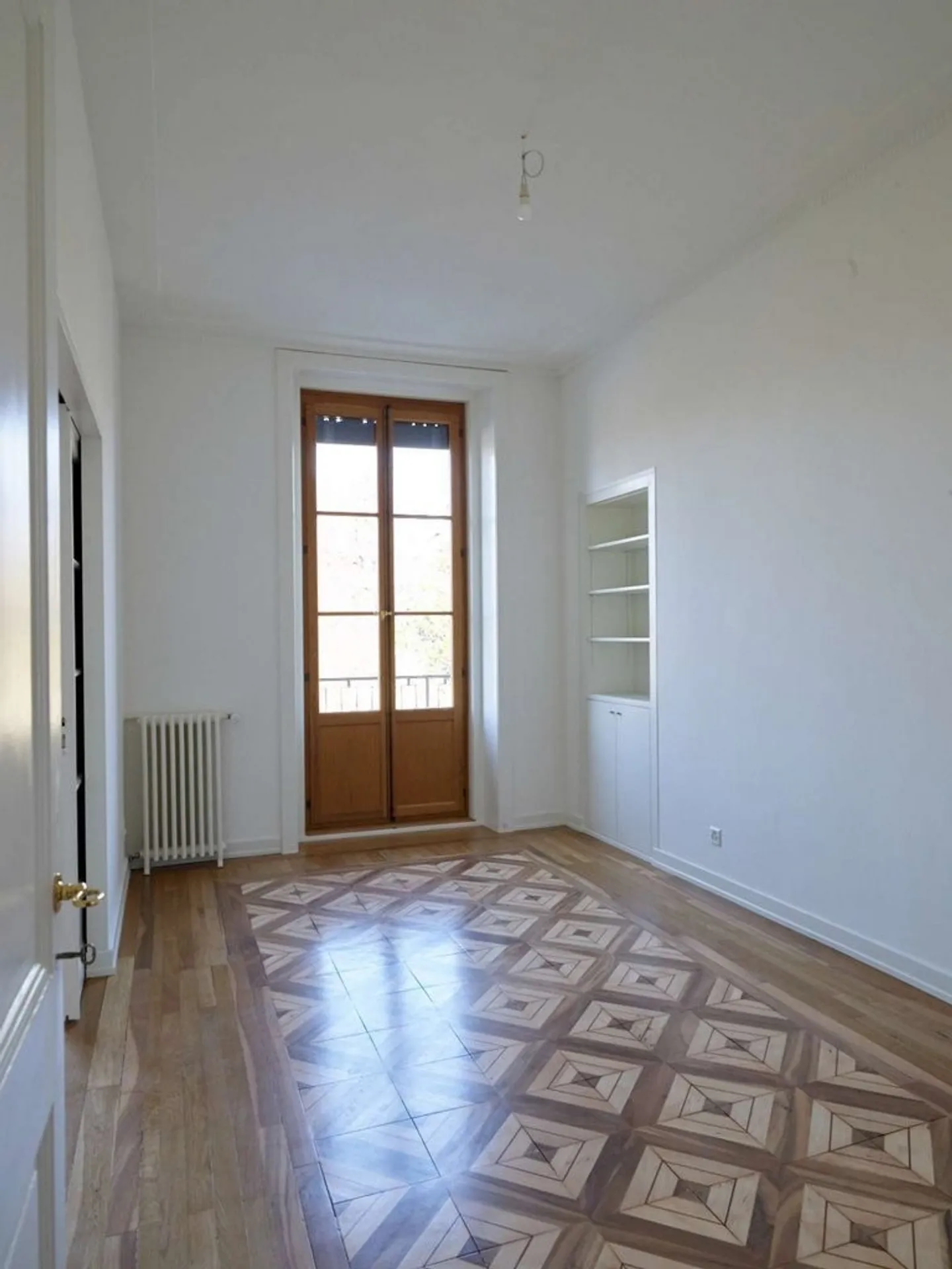 Hochwertige Wohnung komplett renoviert mit Blick auf den See - Foto 4 von 8