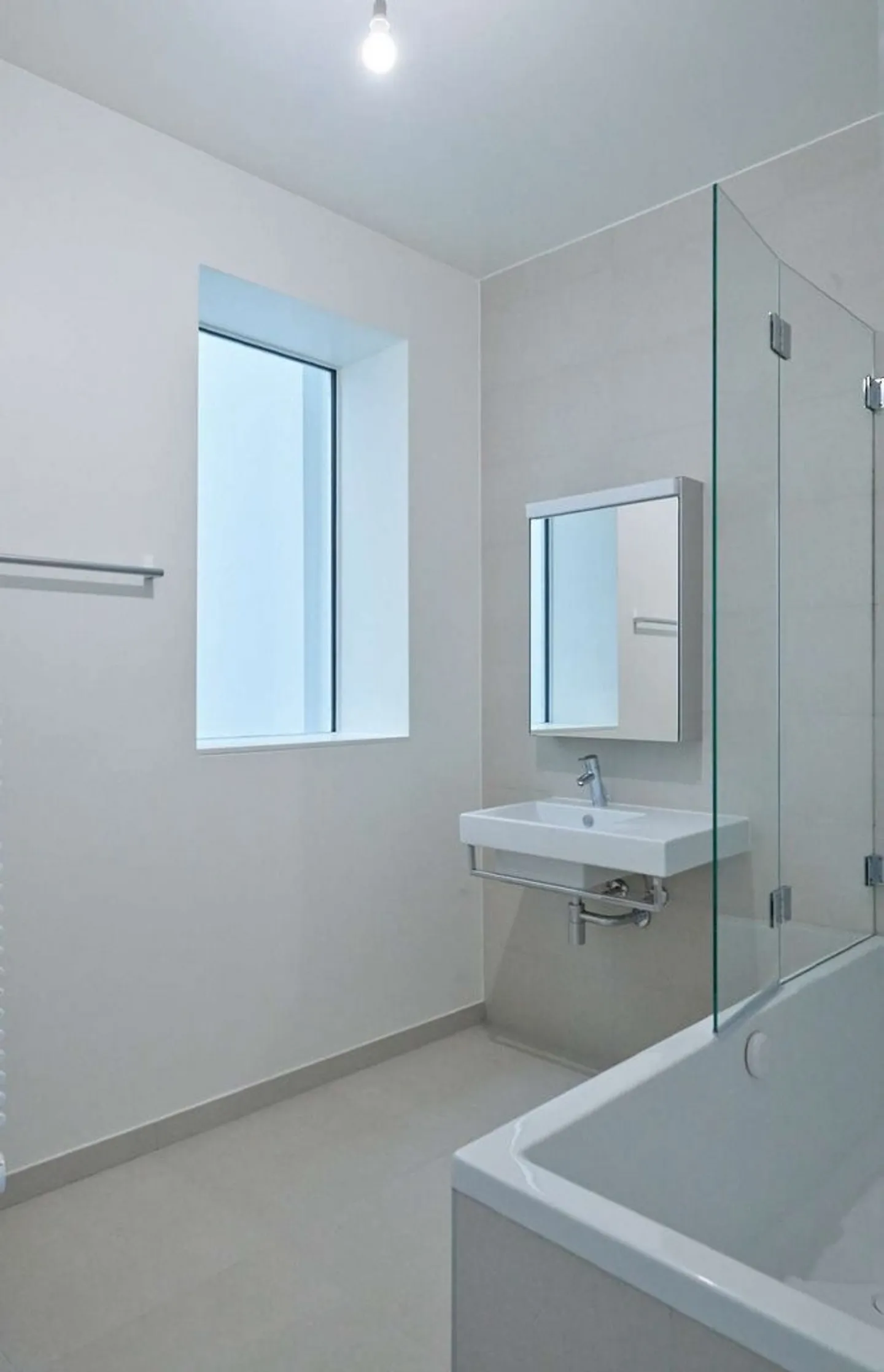 Hochwertige Wohnung komplett renoviert mit Blick auf den See - Foto 5 von 8