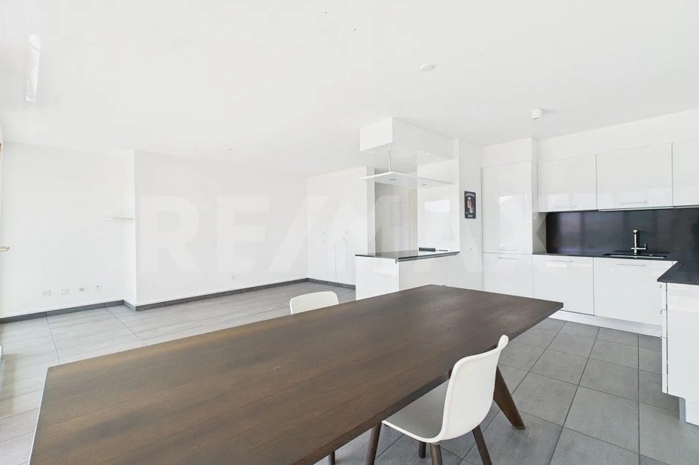 Elegant and bright 3½ room apartment in Gravesano with panoramic view - Photo 8 of 13