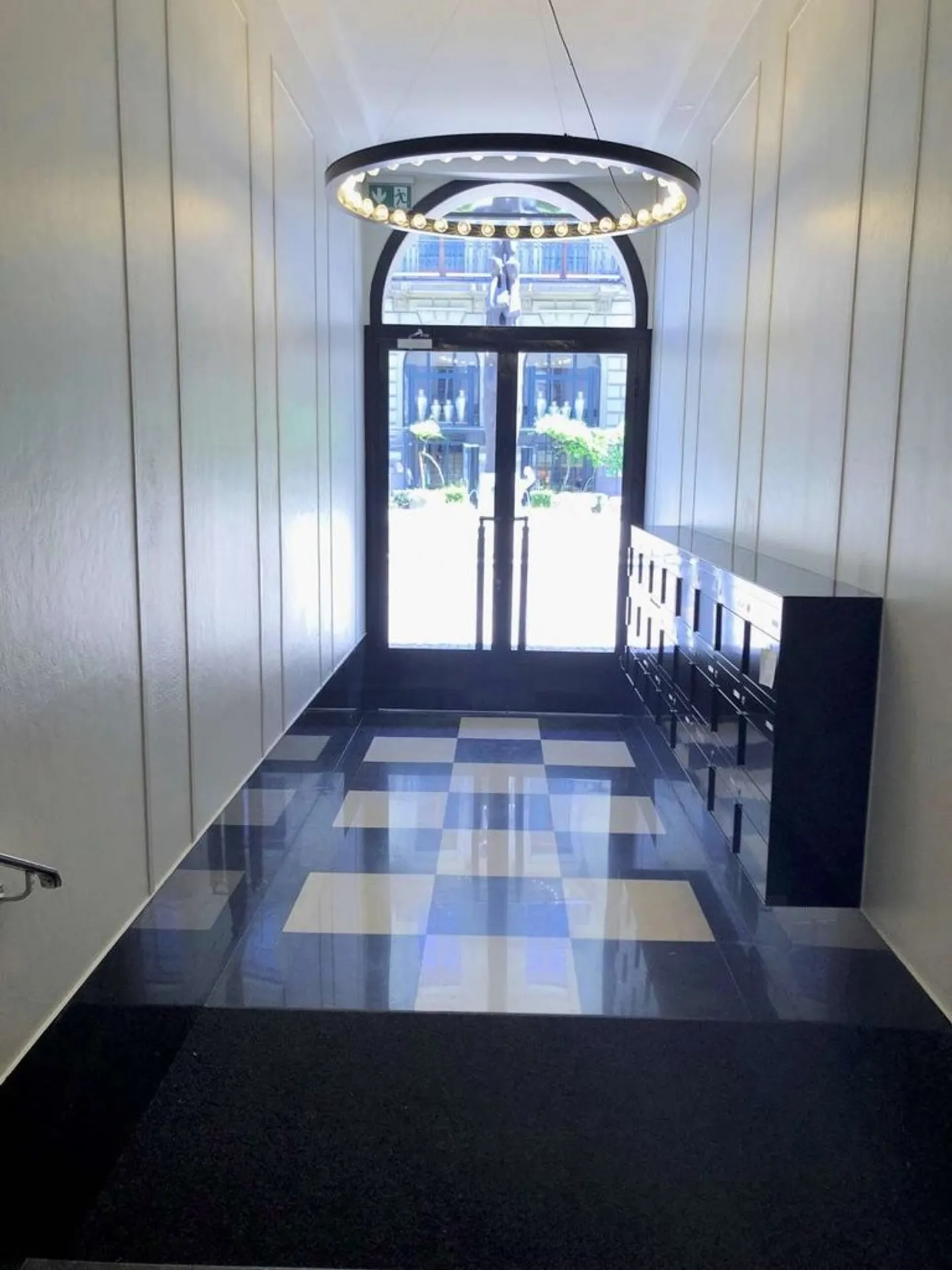 Hochwertige Wohnung komplett renoviert mit Blick auf den See - Foto 7 von 8