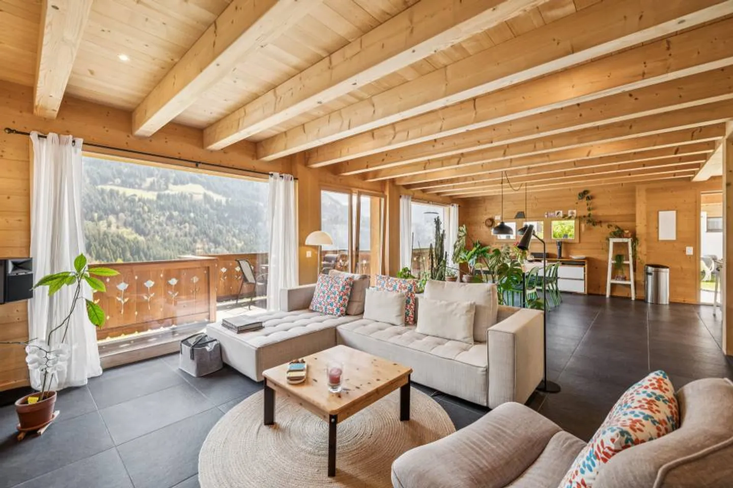 Chalet magnifique avec une vue imprenable sur les Dents du Midi - Photo 1 sur 13