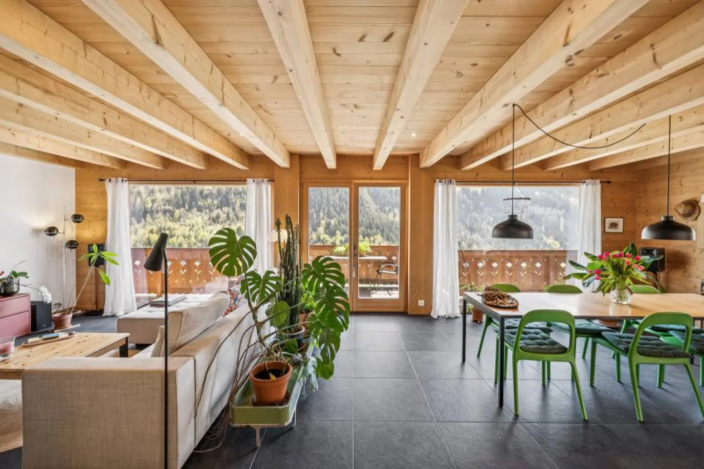 Chalet magnifique avec une vue imprenable sur les Dents du Midi - Photo 2 sur 13