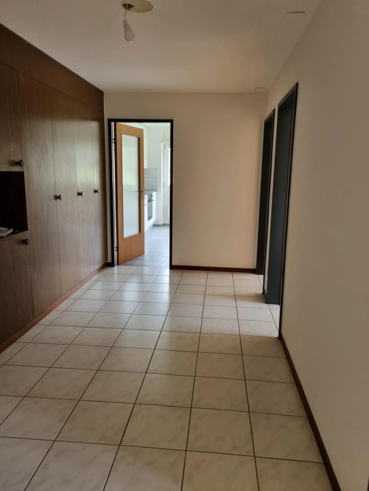 Apartment 75 m2 with 3 rooms on the 2nd floor, with elevator - Photo 9 of 13