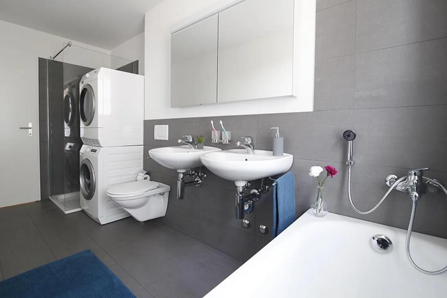 Modern Apartment in Quiet Area - Photo 3 of 6