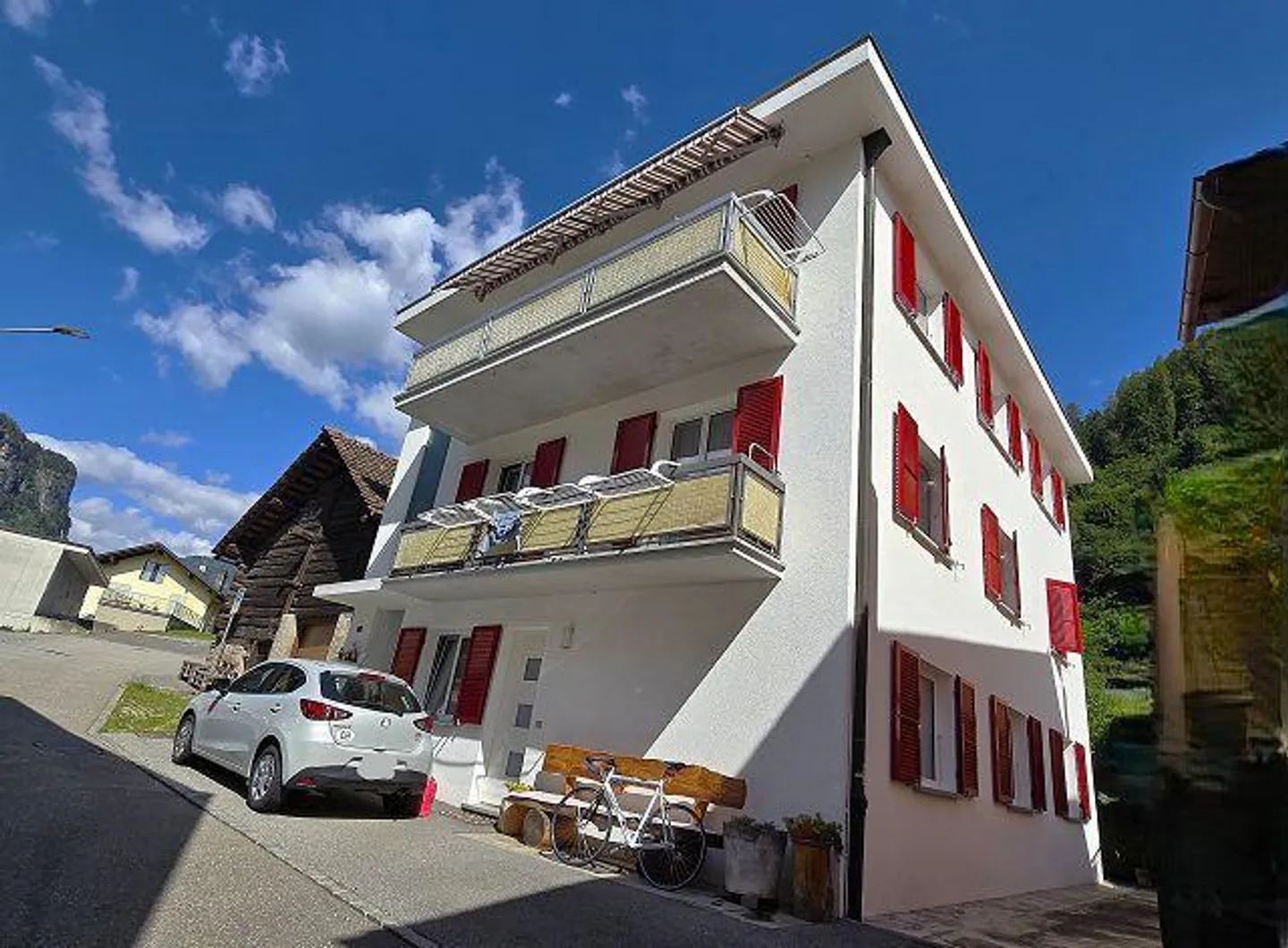 Maison bi-/plurifamiliale avec stationnement et cour - Photo 1 sur 42